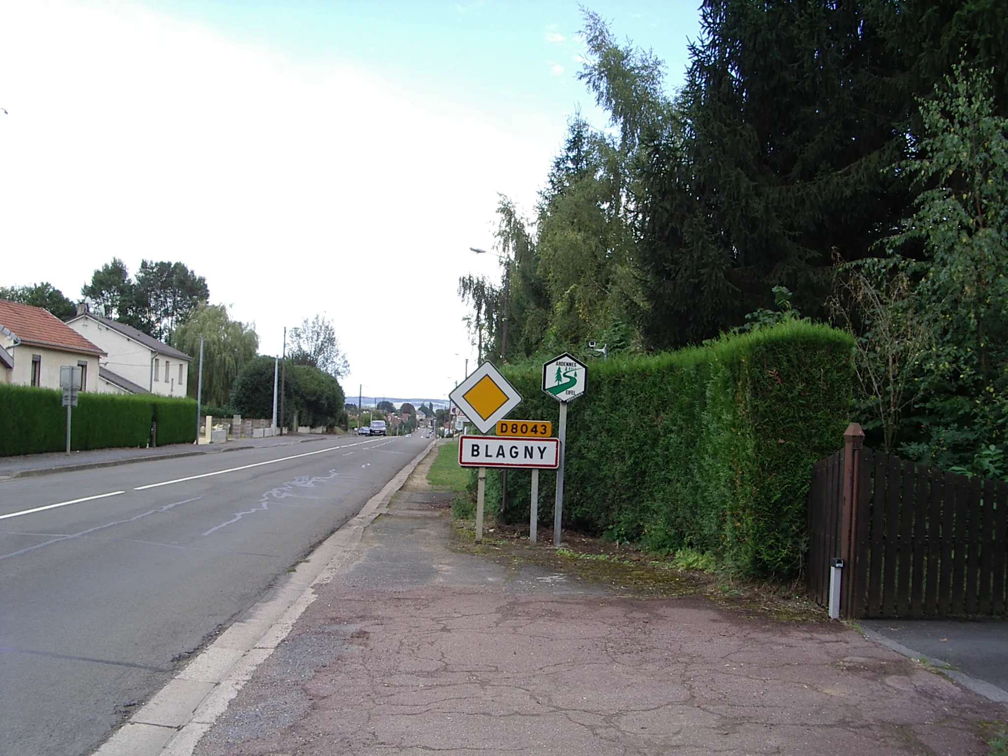 Photo showing: Borne limite : Blagny est une commune française, située dans le département des Ardennes et la région Champagne-Ardenne.