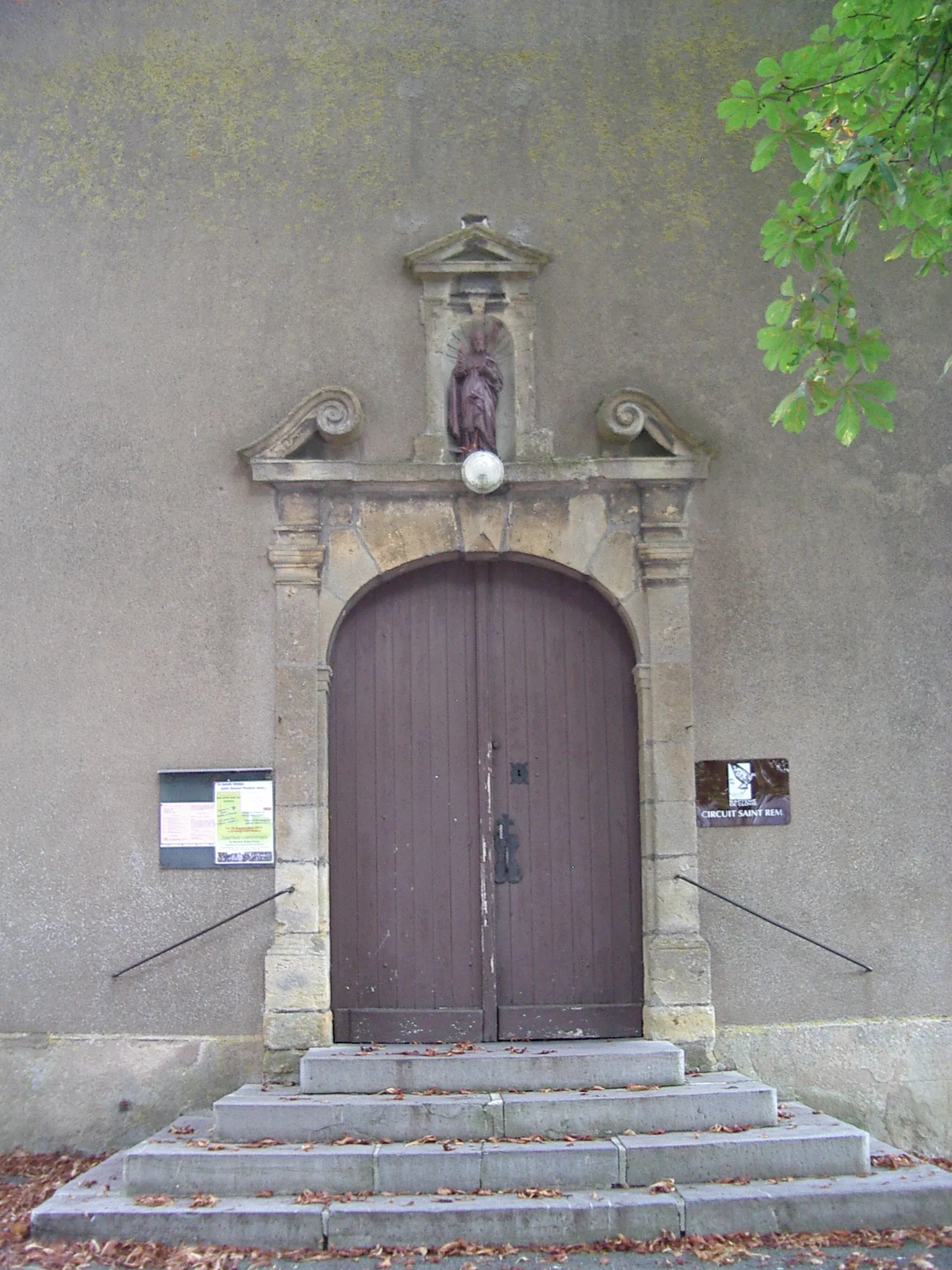 Photo showing: Portail de l'église, consacrée à Saint Rémy : Blagny est une commune française, située dans le département des Ardennes et la région Champagne-Ardenne