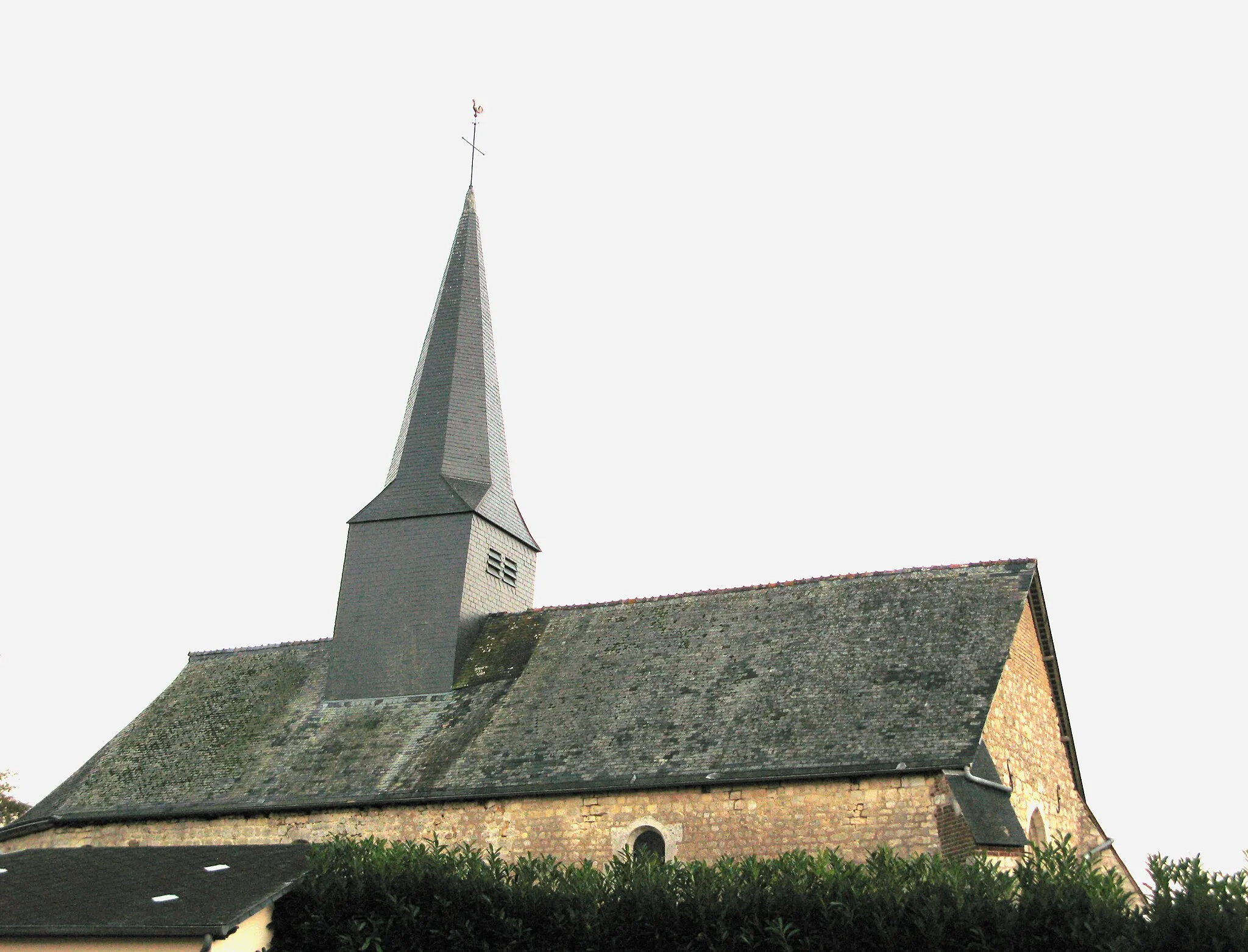 Photo showing: Draize (Ardennes, France) -

La façade Nord de l'église est cachée par une haie.