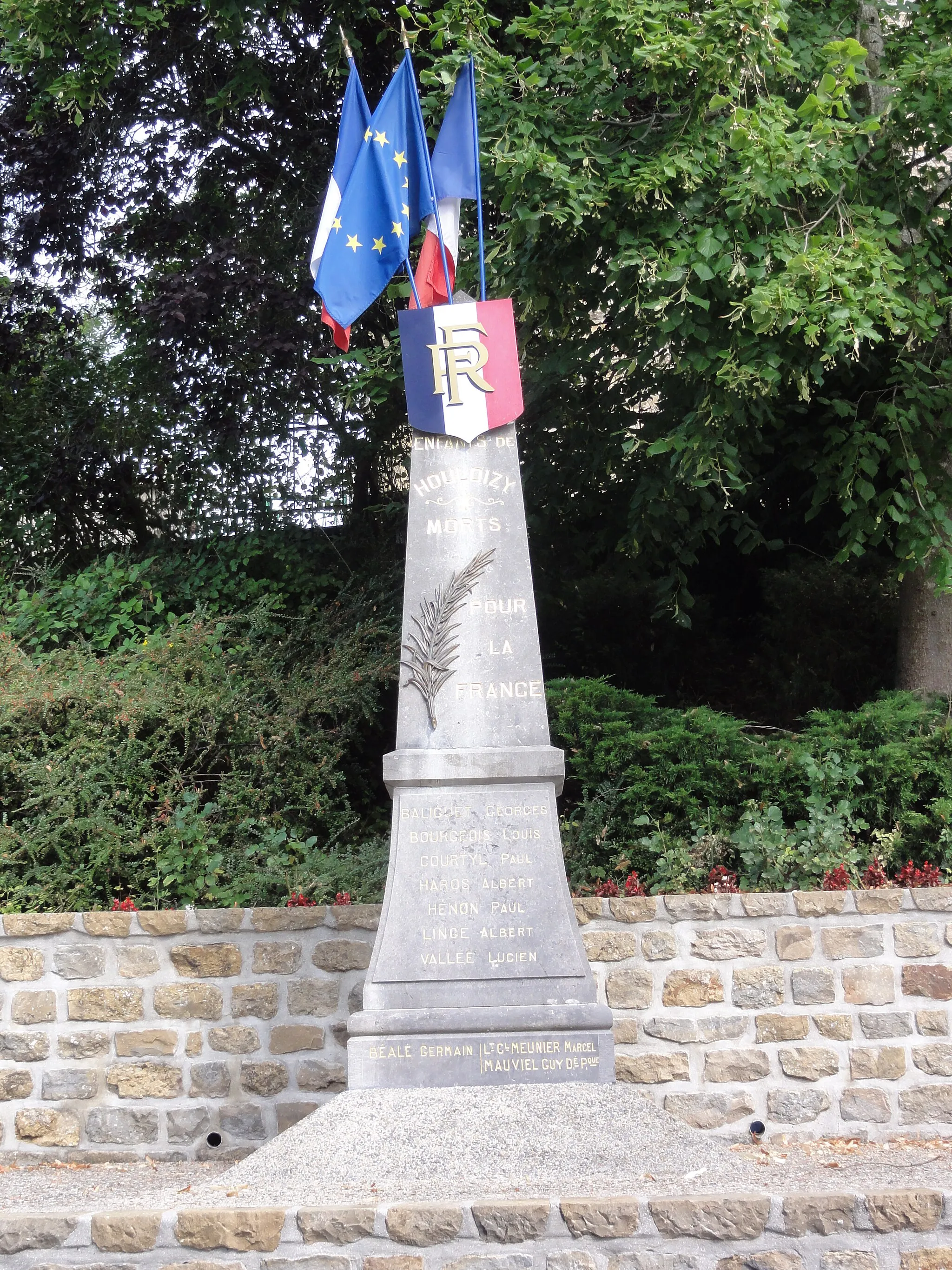 Photo showing: Houldizy (Ardennes) monument aux morts