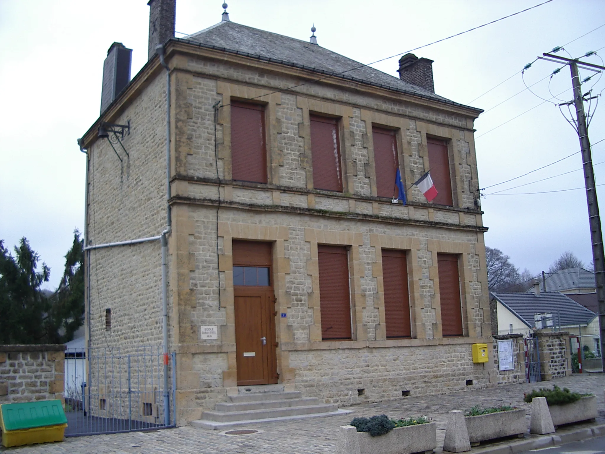 Photo showing: Issancourt et Rumel - Ecole -