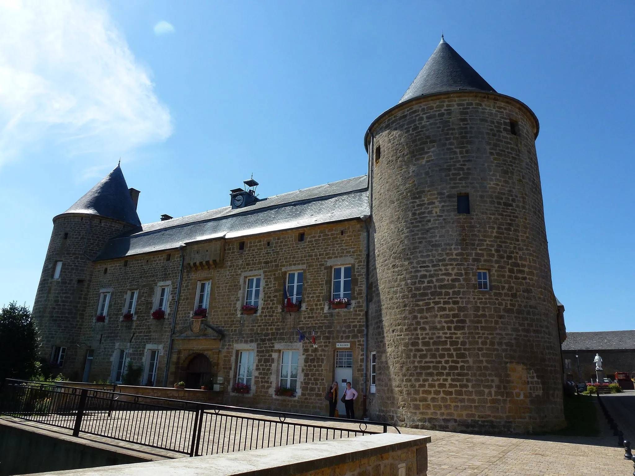 Photo showing: L'Échelle (Ardennes) château (mairie et musée)