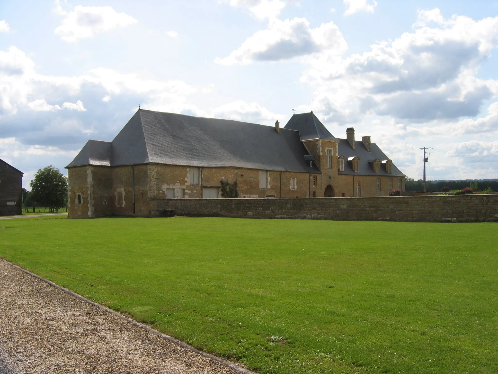 Photo showing: Face Nord de la Maison à Bar, au Mont-Dieu, Ardennes, France