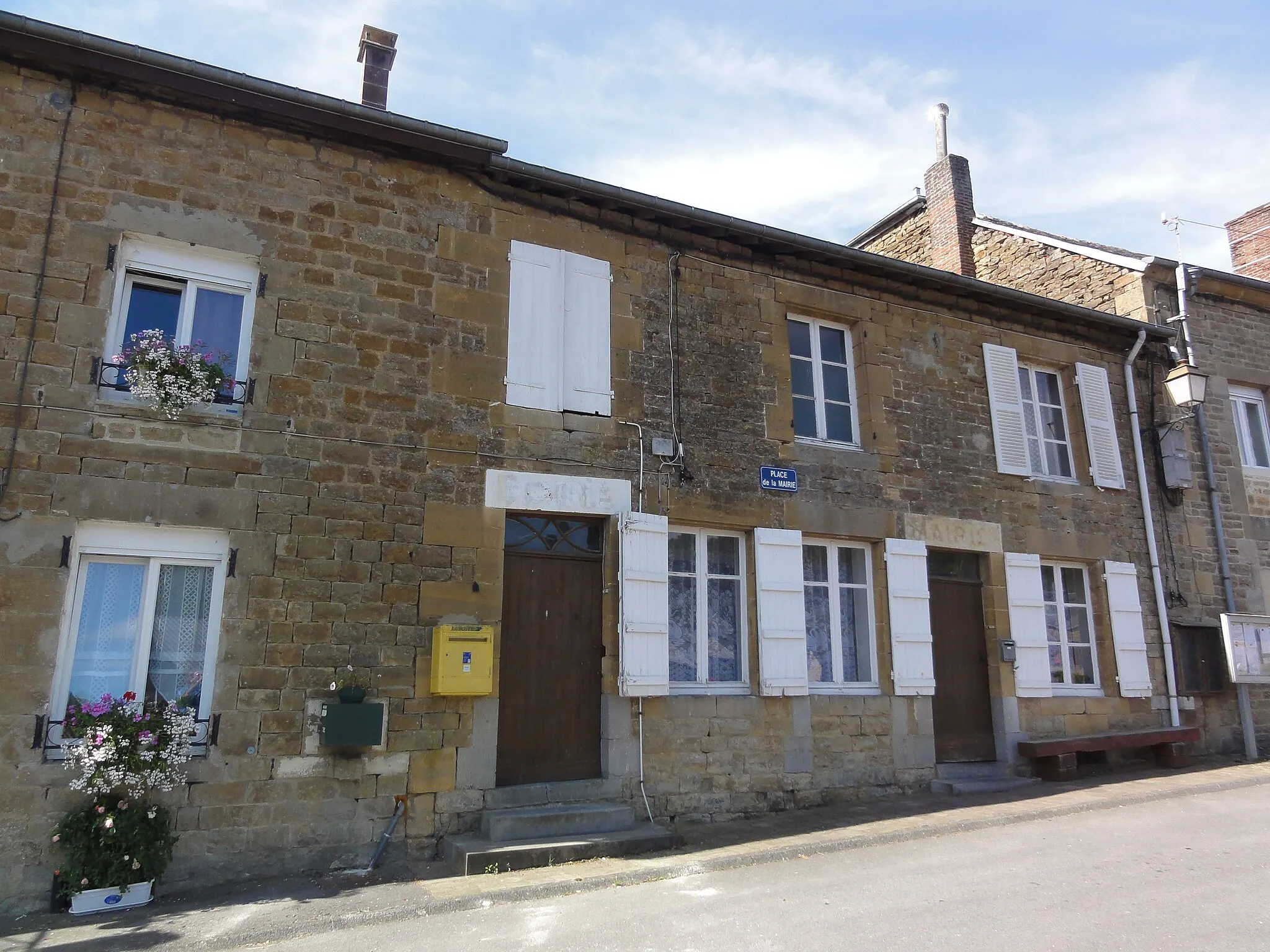 Photo showing: Le Châtelet-sur-Sormonne (Ardennes) anciennes école et mairie