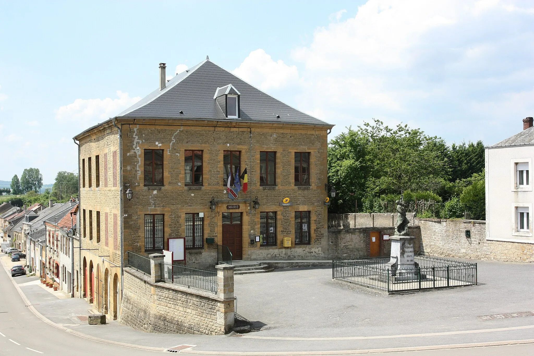 Photo showing: Messincourt la Mairie  Photo Francis Neuvens  les Ardennes vues du sol