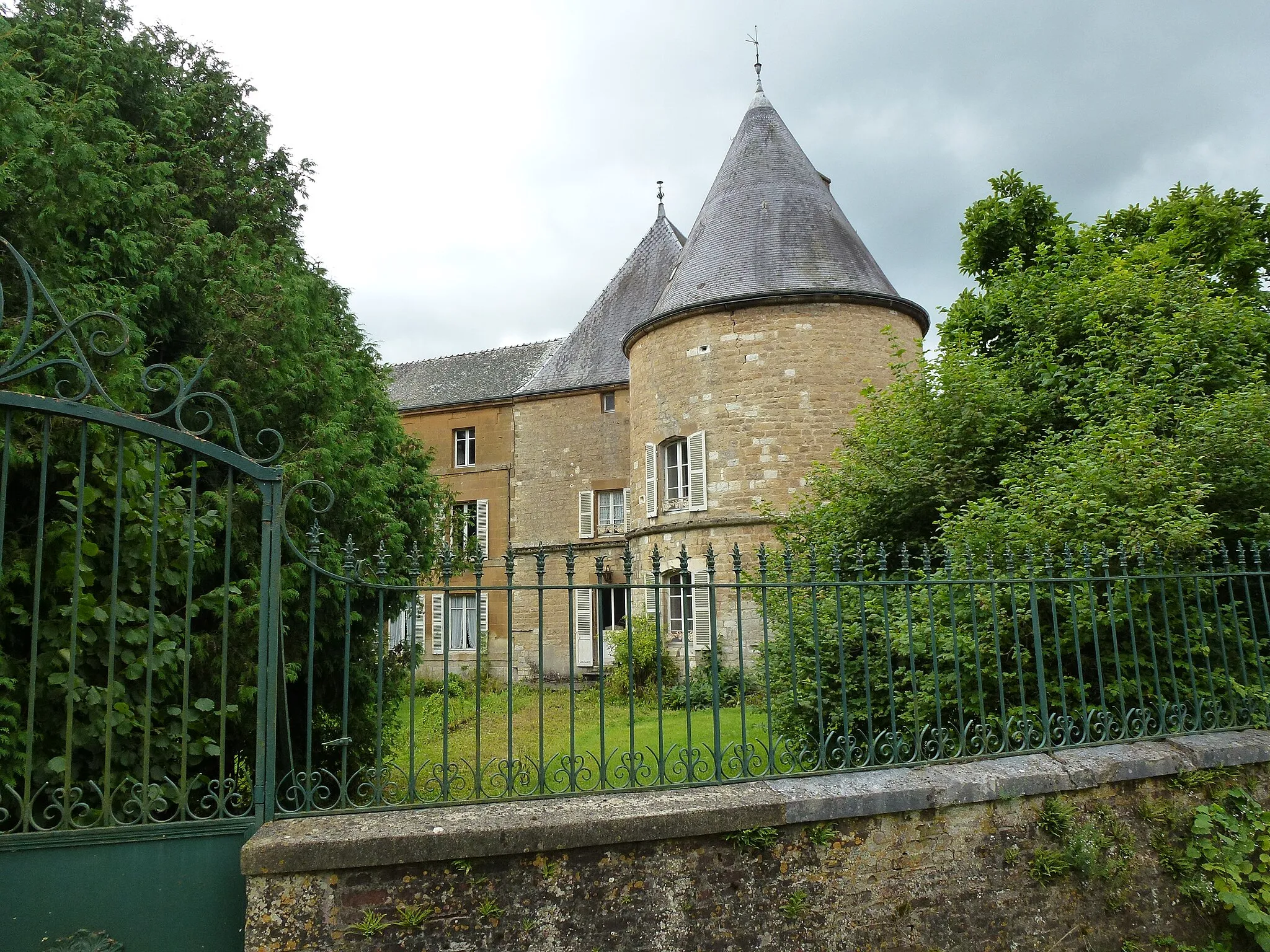 Photo showing: Montigny-sur-Vence (Ardennes) château