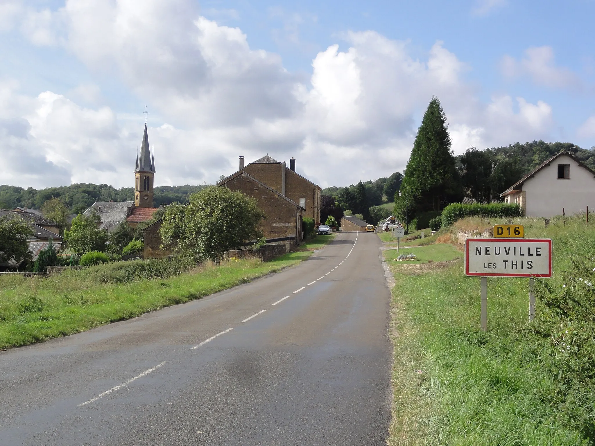 Photo showing: Neuville-lès-This (Ardennes) city limit sign