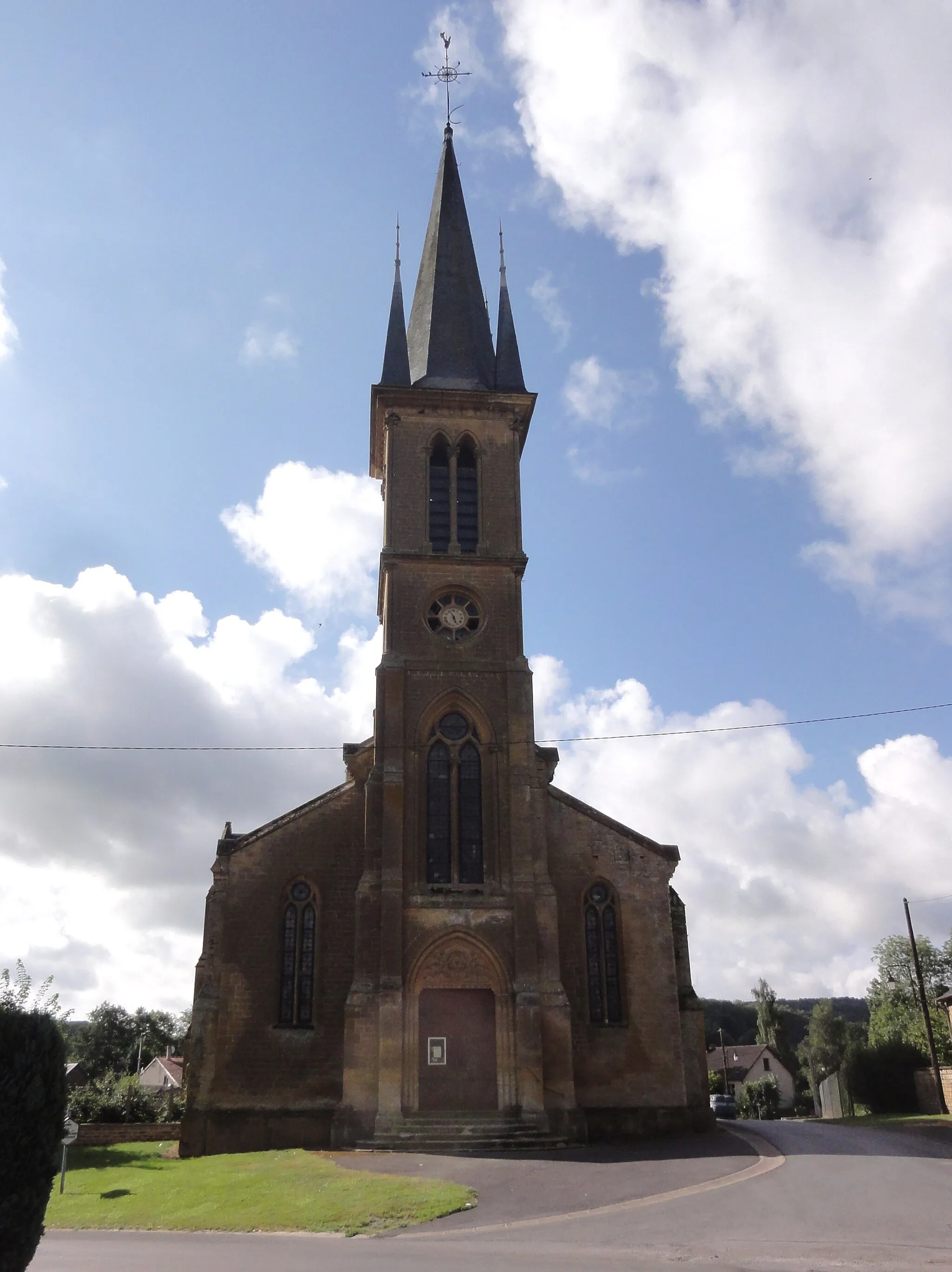 Photo showing: Neuville-lès-This (Ardennes) église, façade et tour