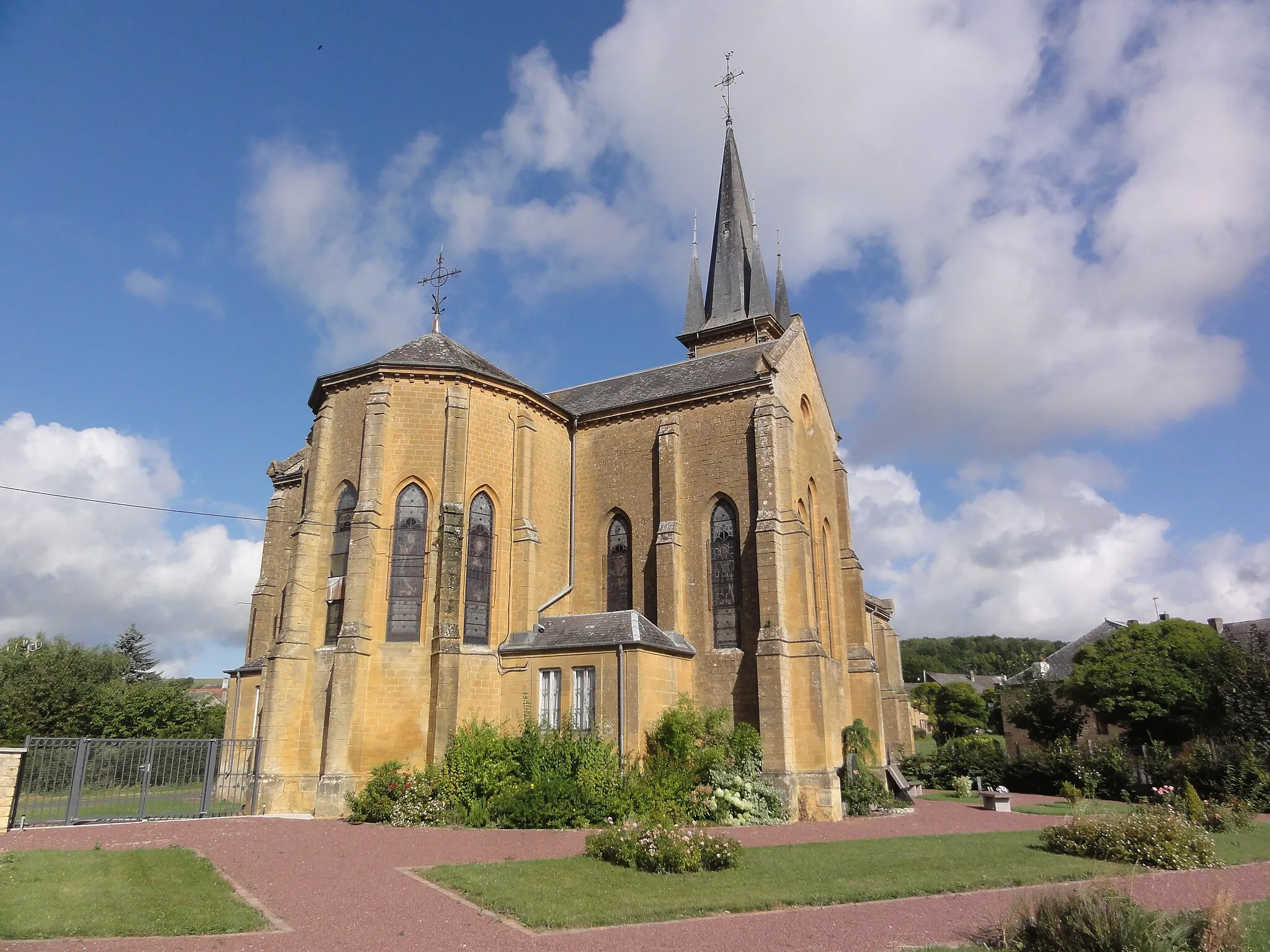 Photo showing: Neuville-lès-This (Ardennes) église, chevet
