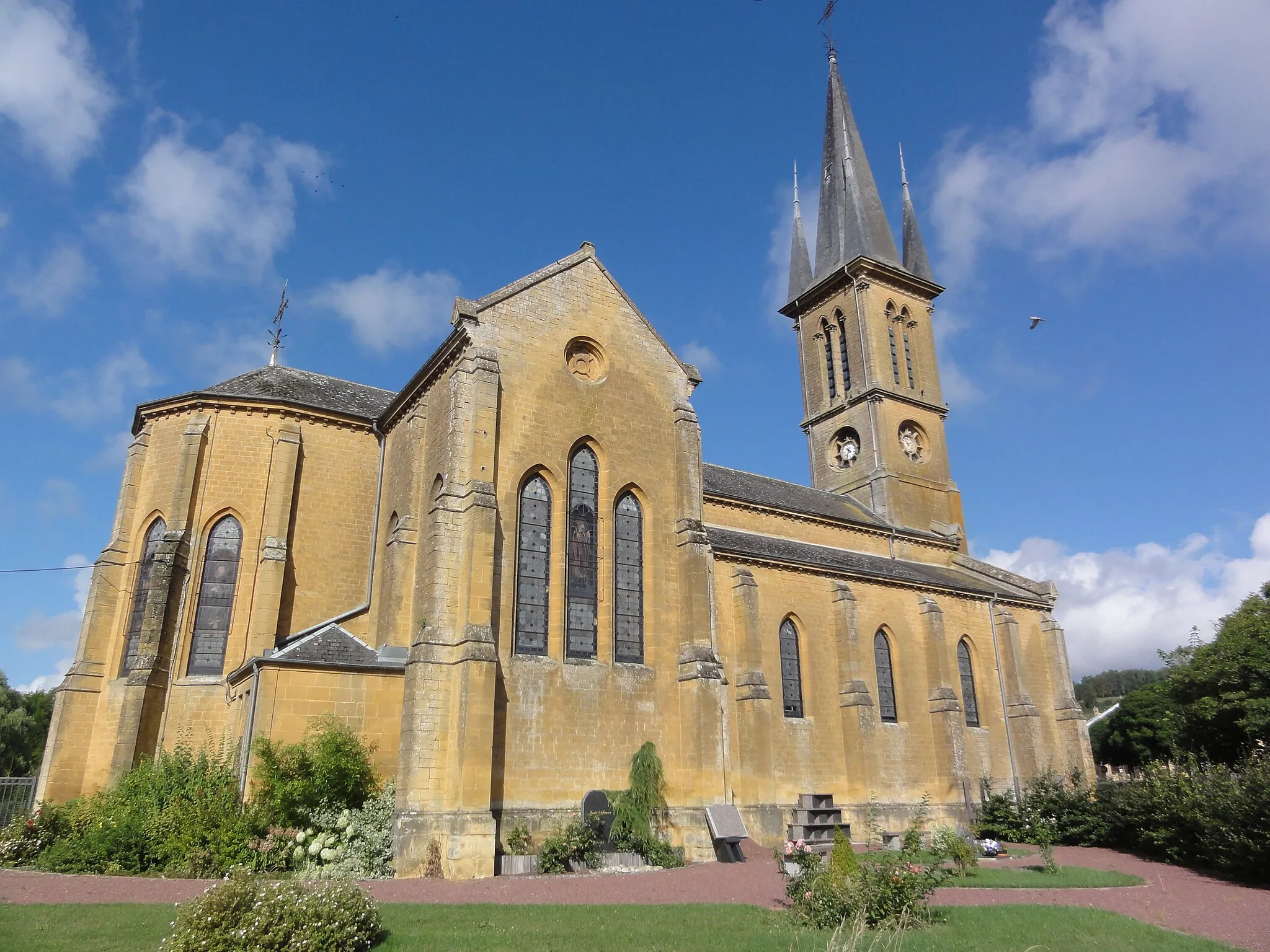 Photo showing: Neuville-lès-This (Ardennes) église, vue latérale