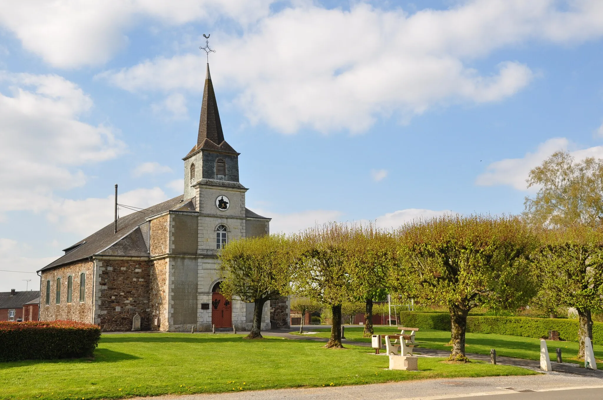 Photo showing: Church of the Holy Trinity in Regniowez (Ardennes department, Champagne-Ardenne region, France).
