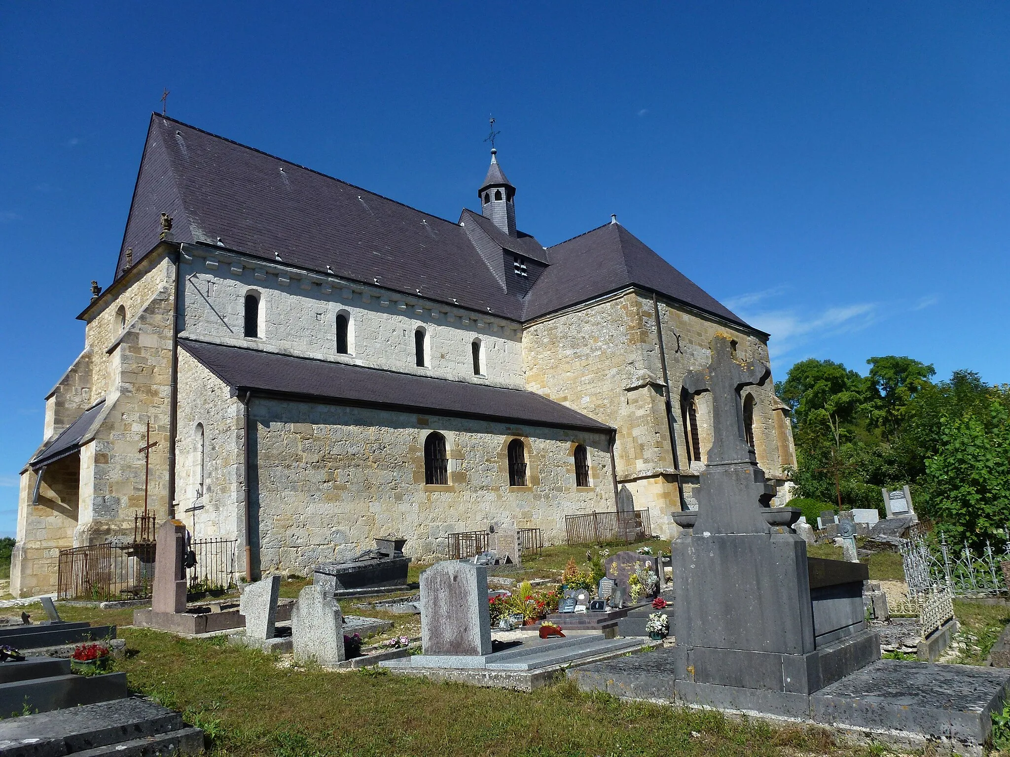 Photo showing: Saint-Loup-Terrier (Ardennes) Église Saint-Loup vu du sud