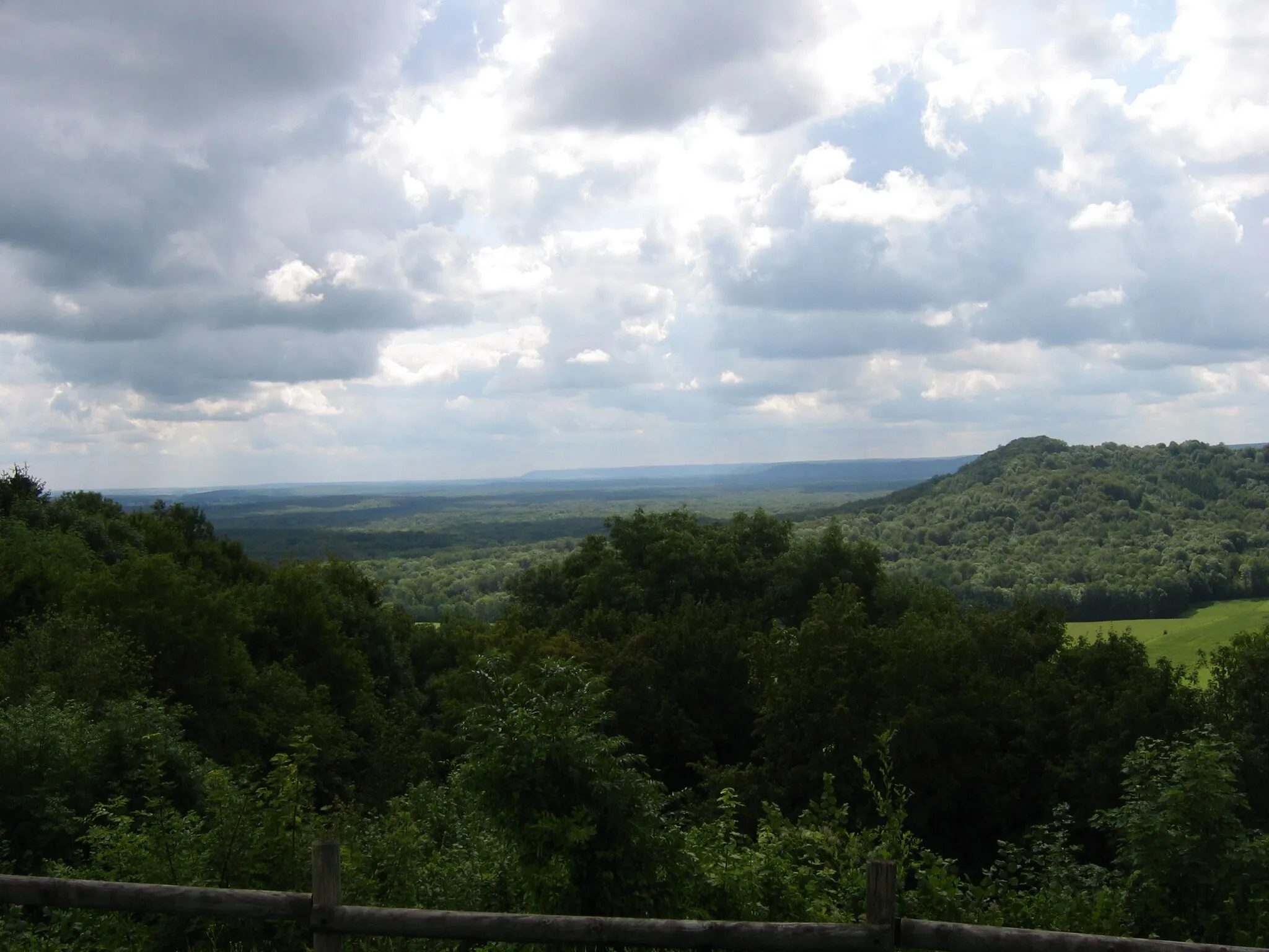 Photo showing: Vue en haut du Pain de Sucre ou butte de Stonne - village des Ardennes - France