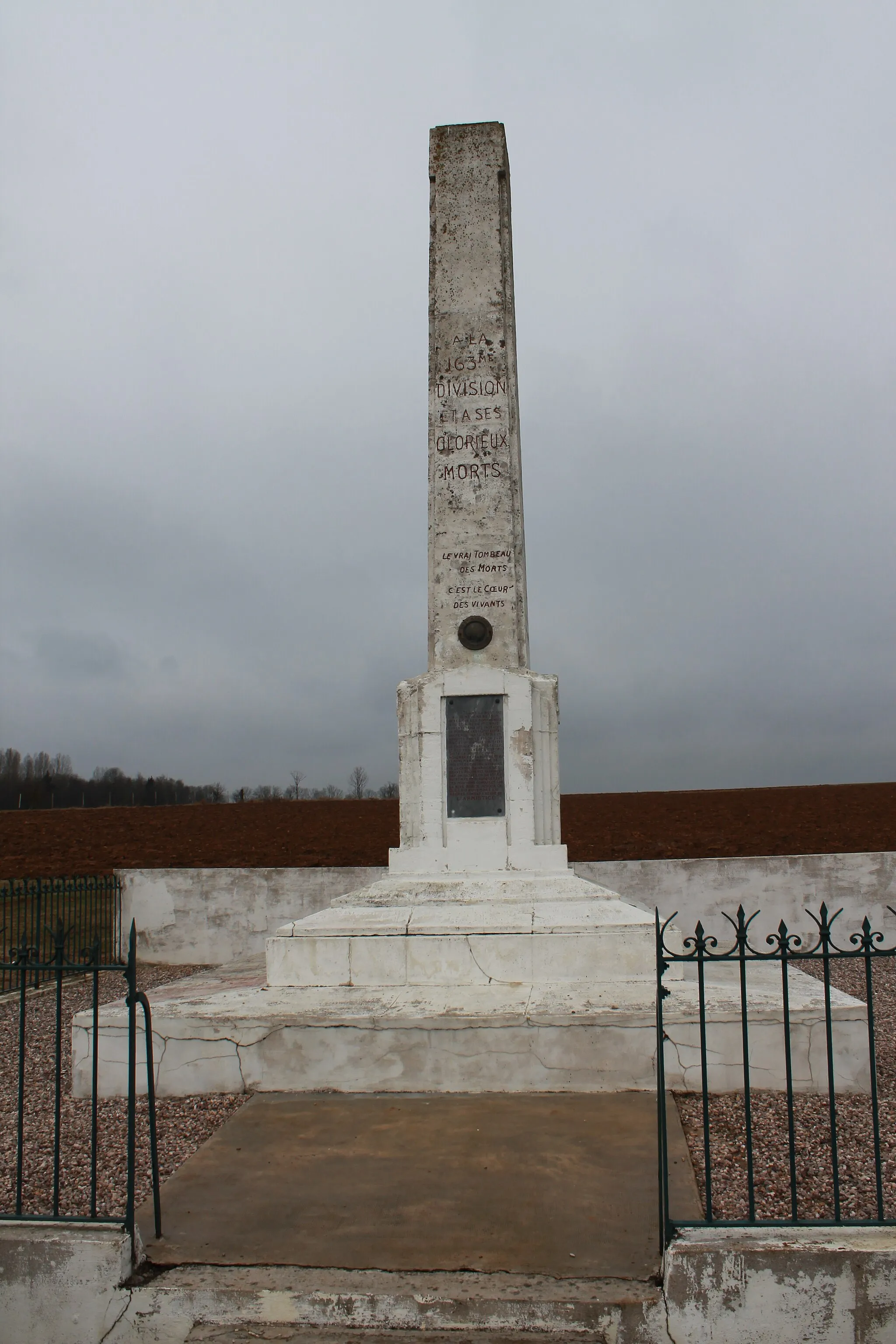 Photo showing: Mémorial de la 163e division d'infanterie, au lieu-dit La Côte de l'Épine, à Vrigne-Meuse. Il a été édifié sur les lieux de la dernière offensive de la première Guerre Mondiale.