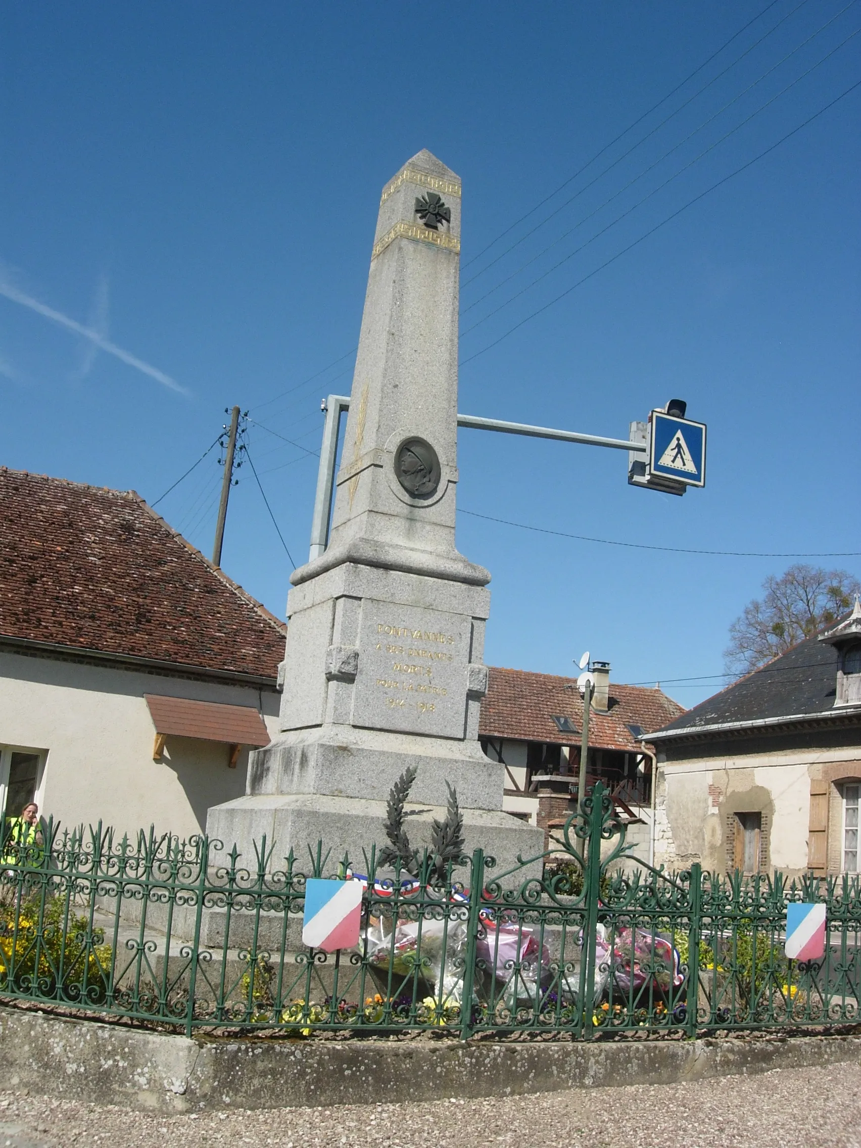 Photo showing: Monument aux morts de Fontvannes