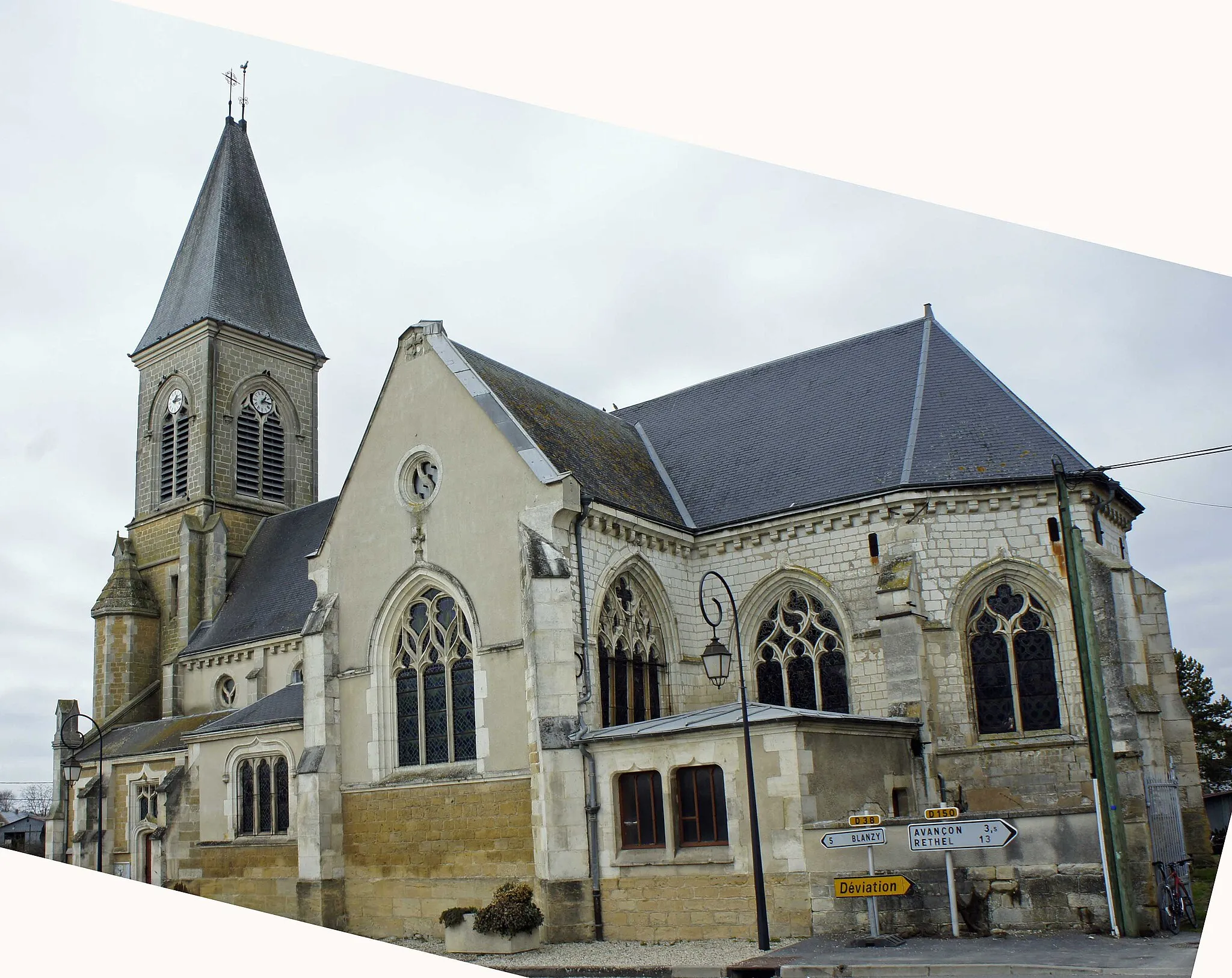 Photo showing: Vue de l'Église St-Loup en Champagne.