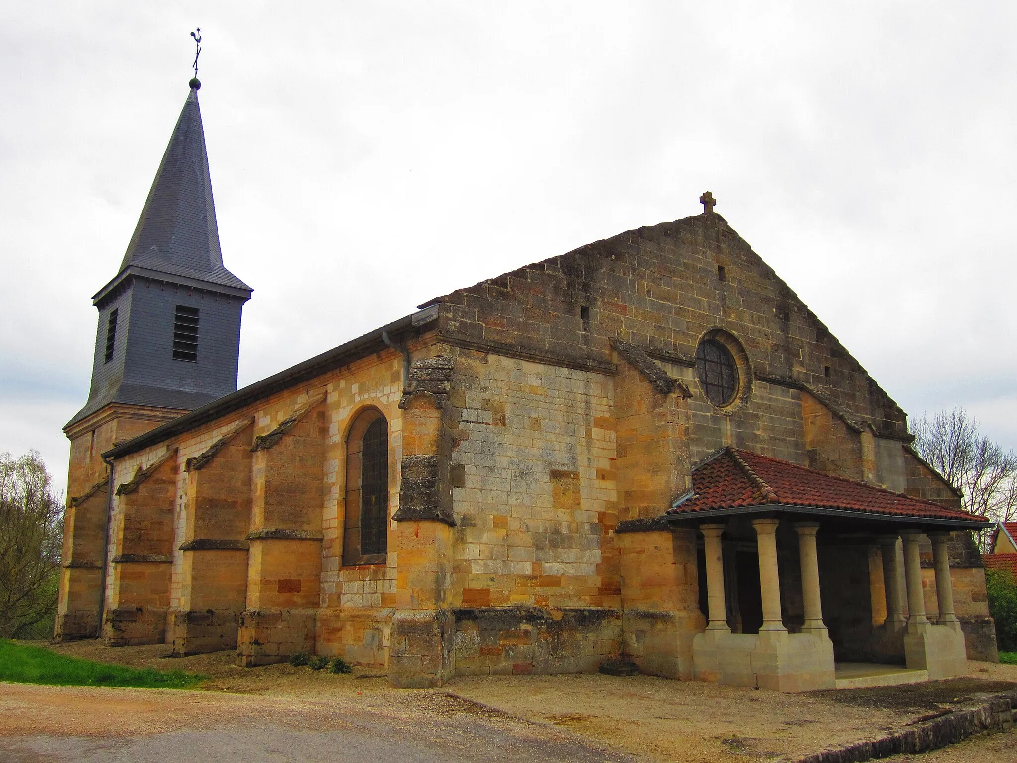 Photo showing: Possesse church