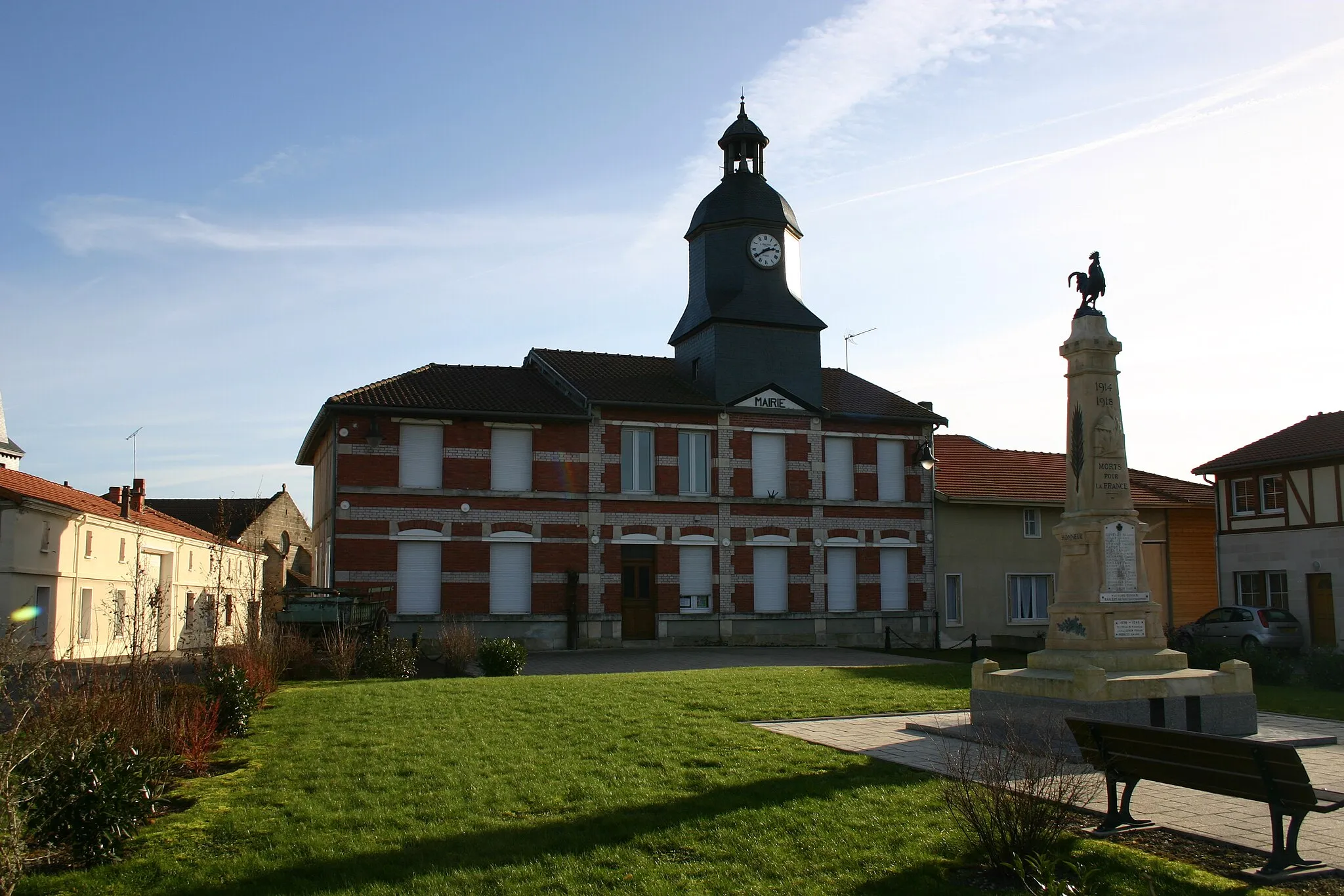 Photo showing: La place de la Mairie de Possesse (Marne)