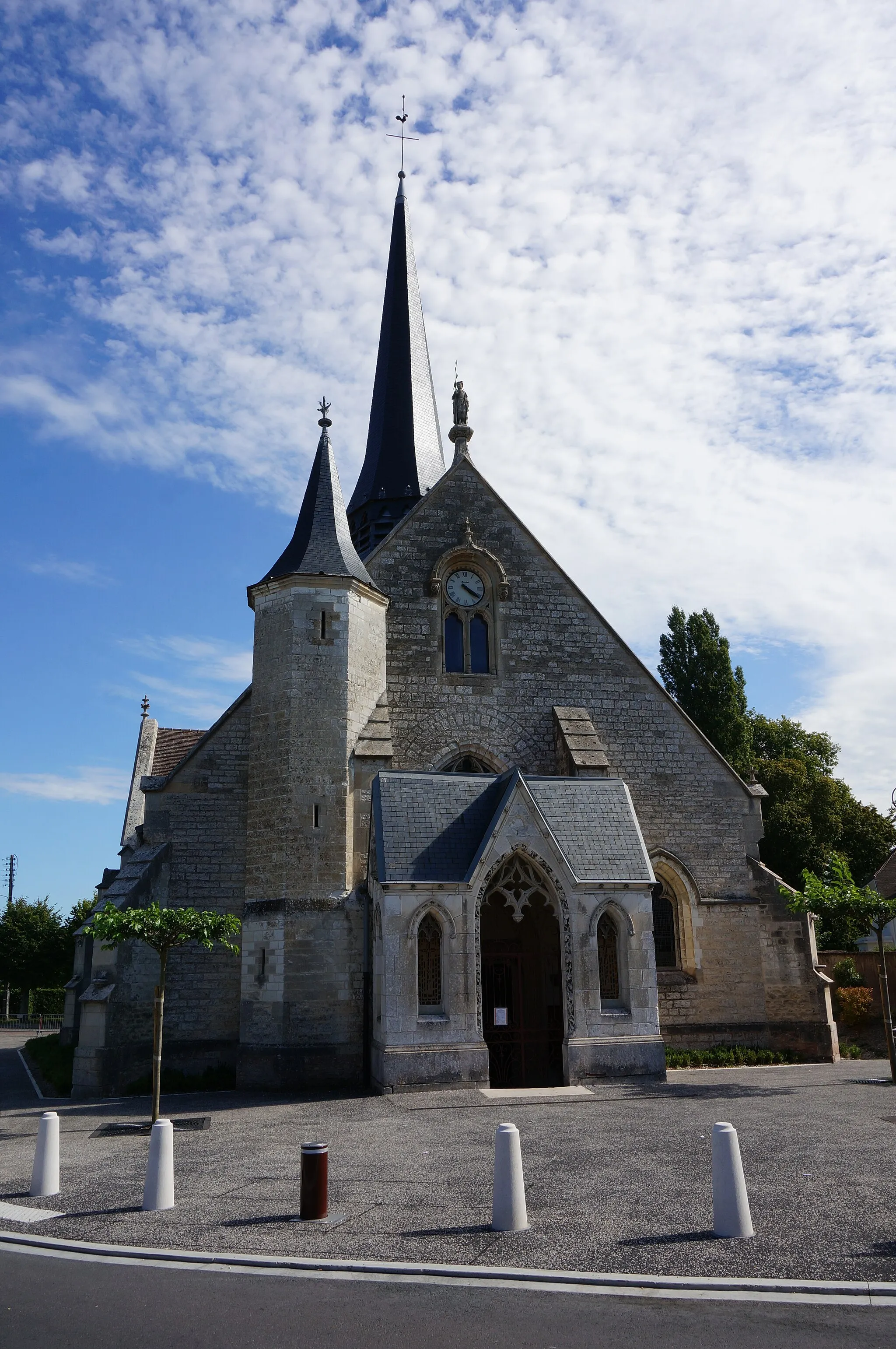 Photo showing: This building is indexed in the base Mérimée, a database of architectural heritage maintained by the French Ministry of Culture, under the reference PA00078218 .