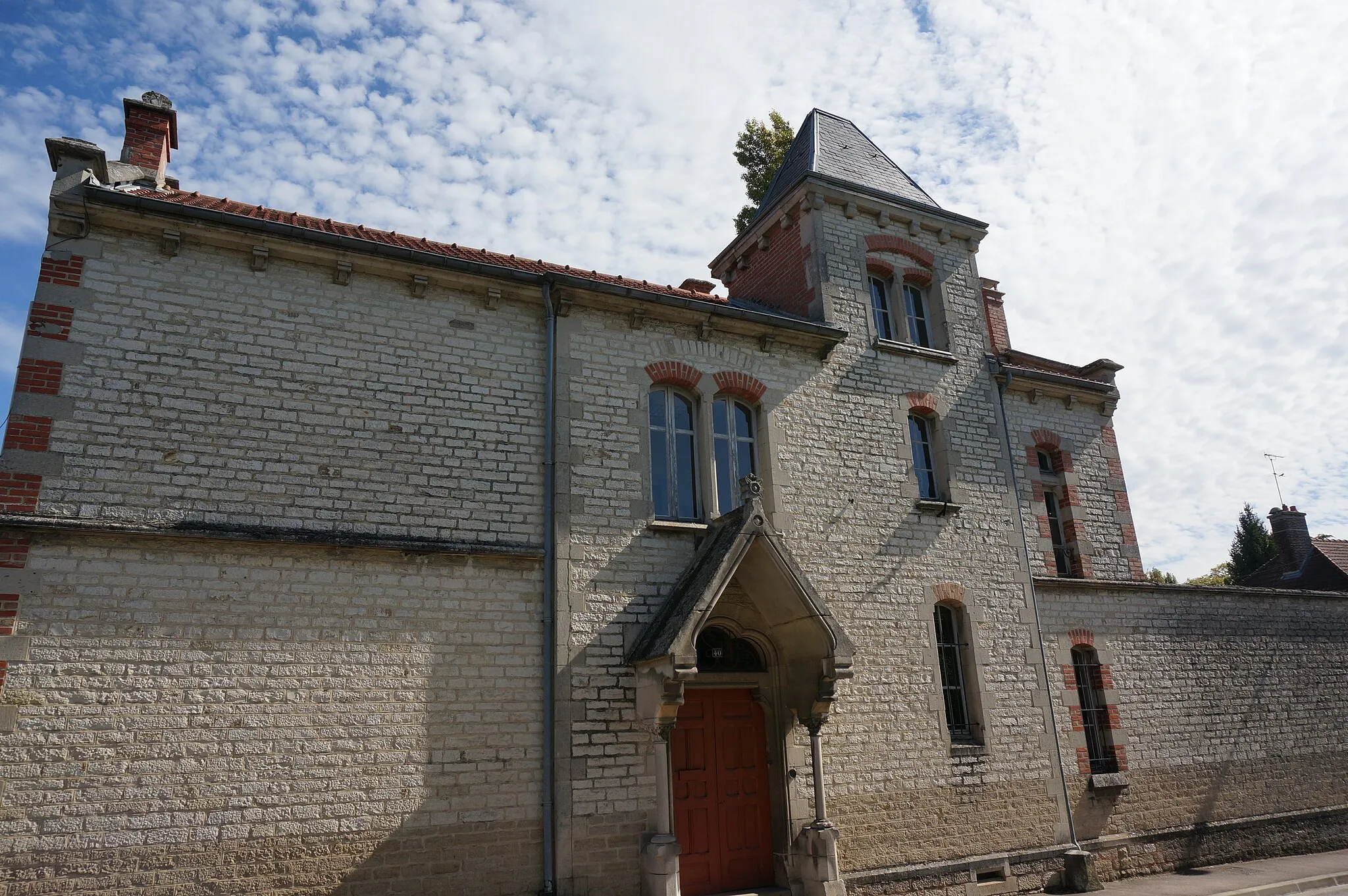 Photo showing: vue de Saint-Julien-les-Villas.