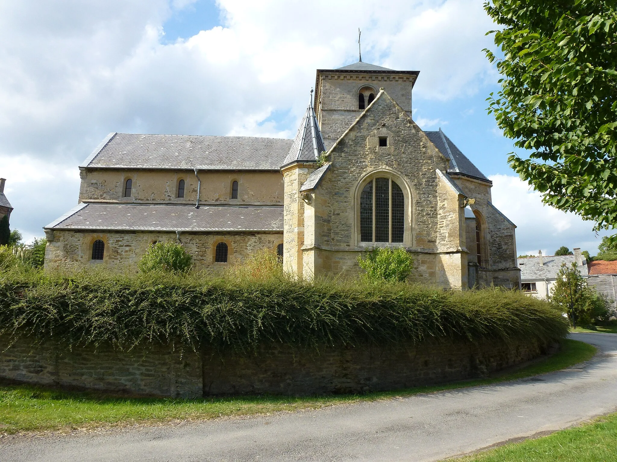 Photo showing: Sorcy-Bauthémont (Ardennes) église Notre-Dame, vue latérale