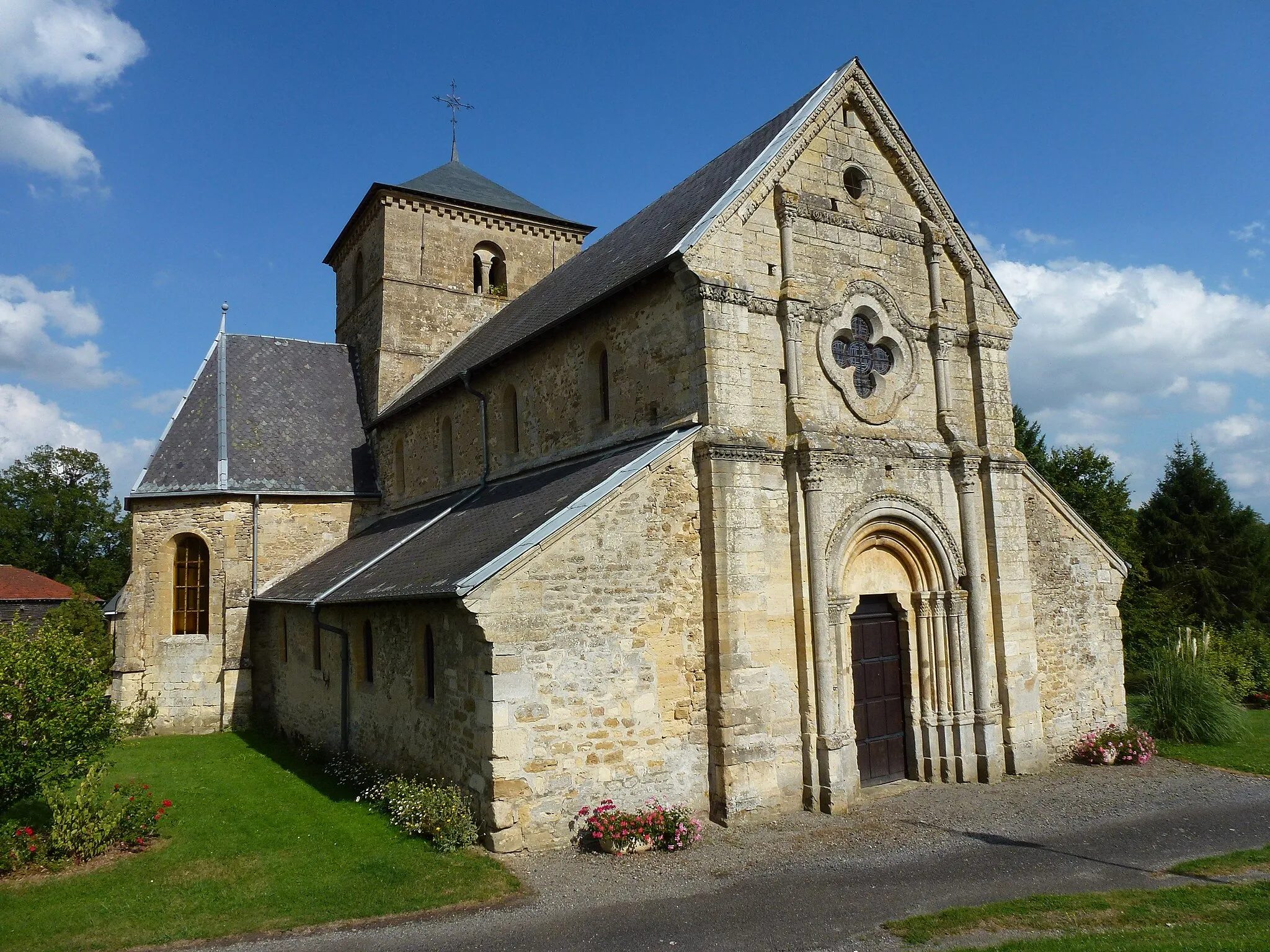 Photo showing: Sorcy-Bauthémont (Ardennes) église Notre-Dame, façade