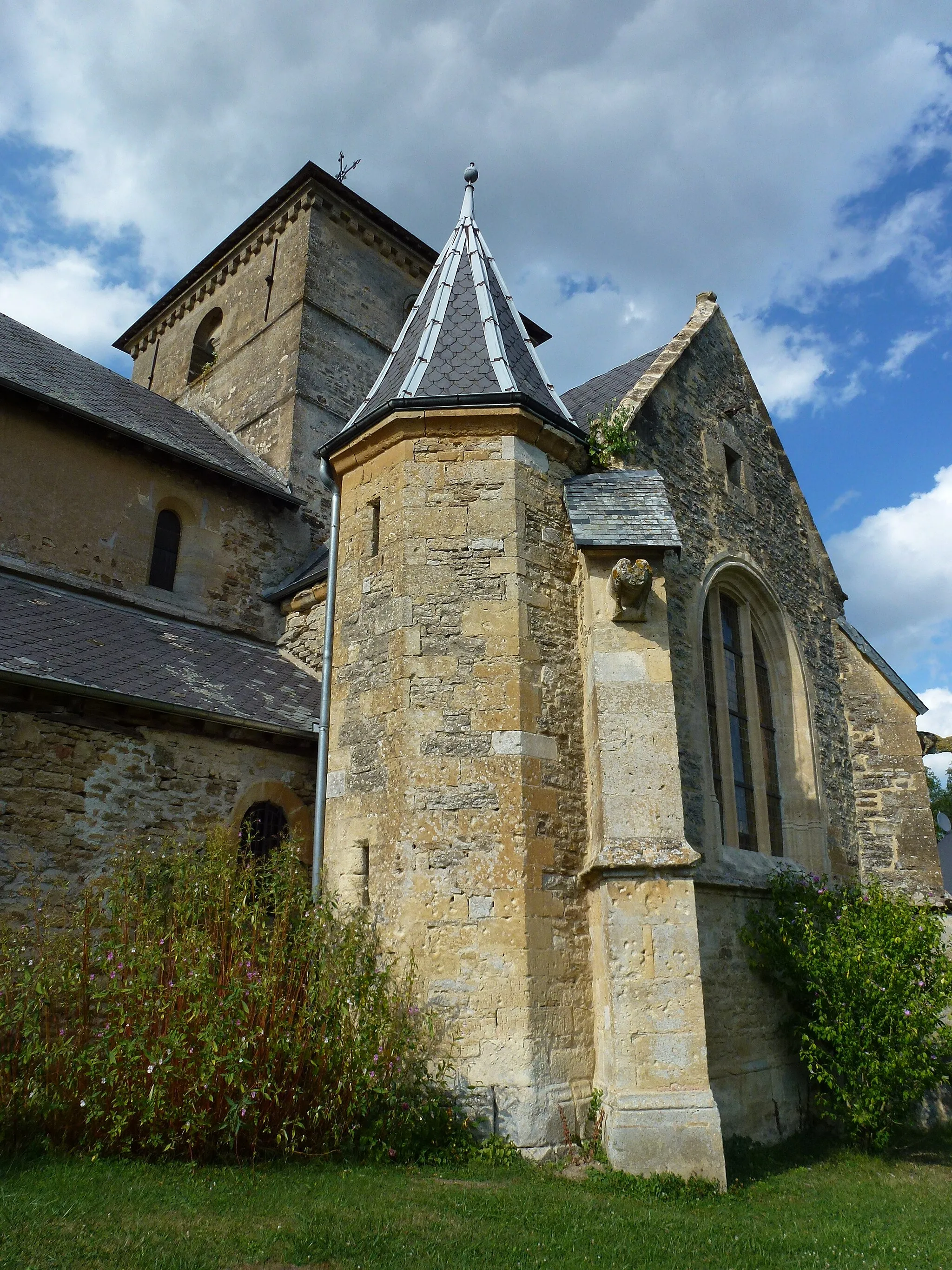 Photo showing: Sorcy-Bauthémont (Ardennes) église Notre-Dame, tourelle
