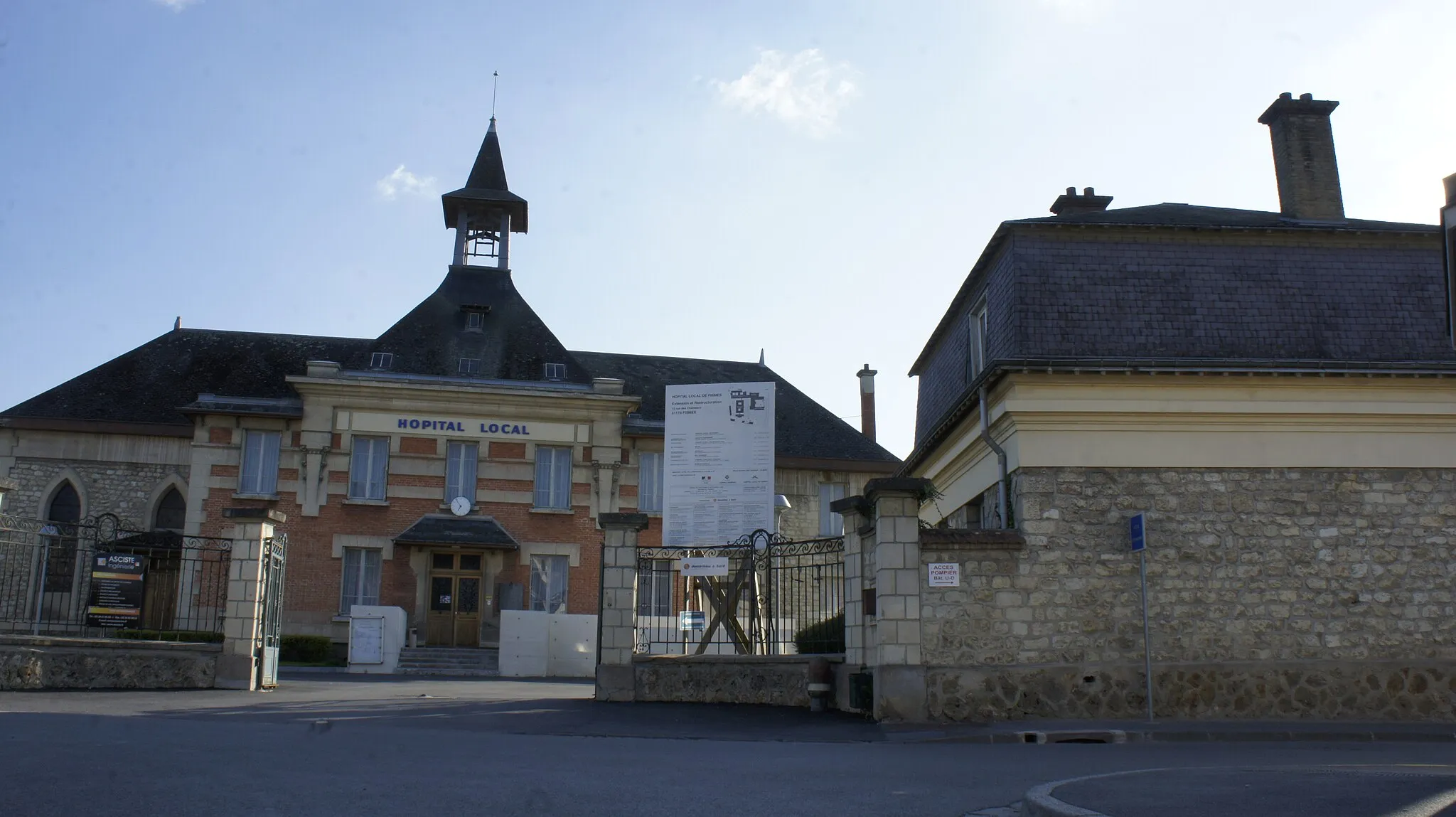 Photo showing: entrée de l'hôpital local de Fismes .