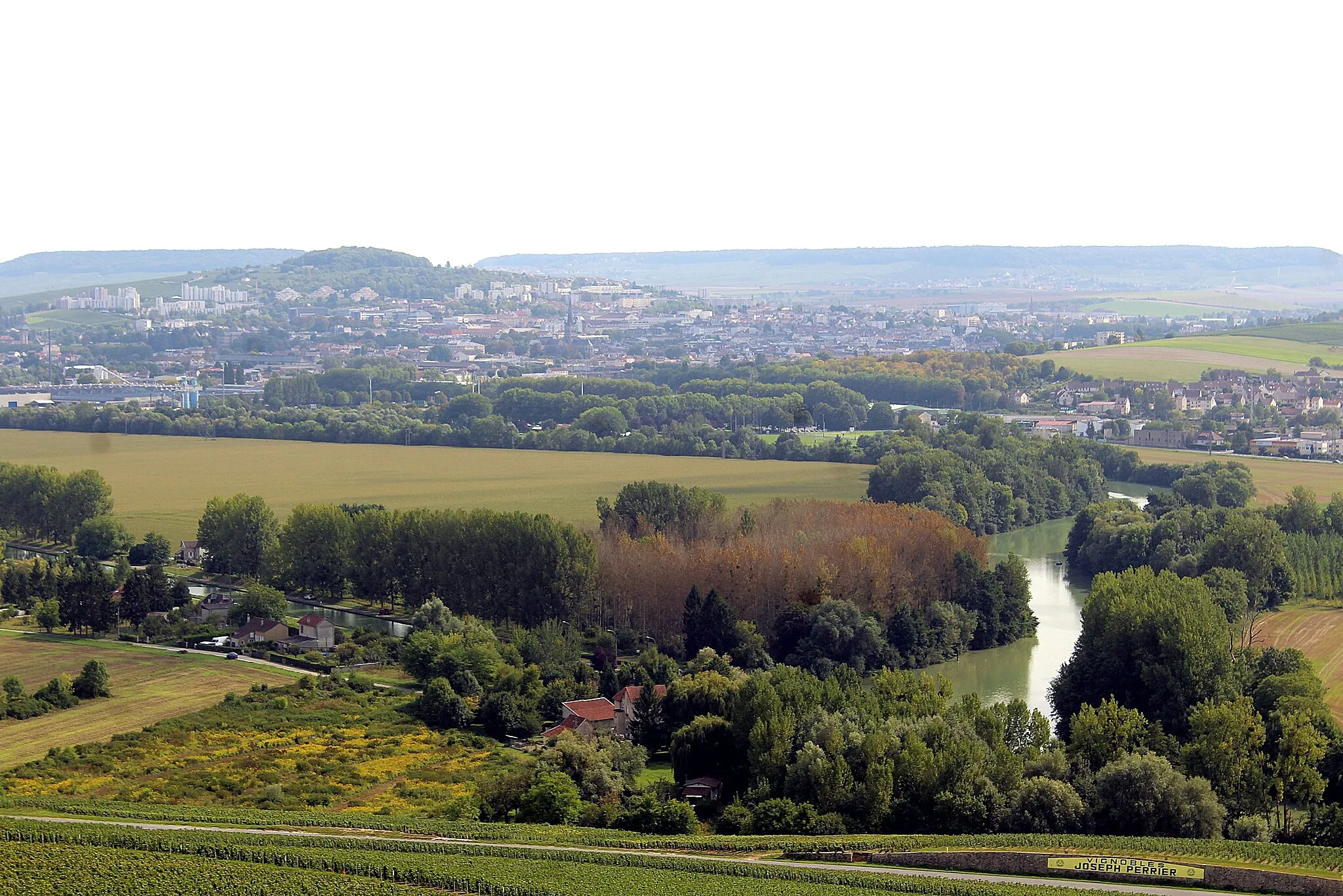 Photo showing: Hautvillers, view to Épernay