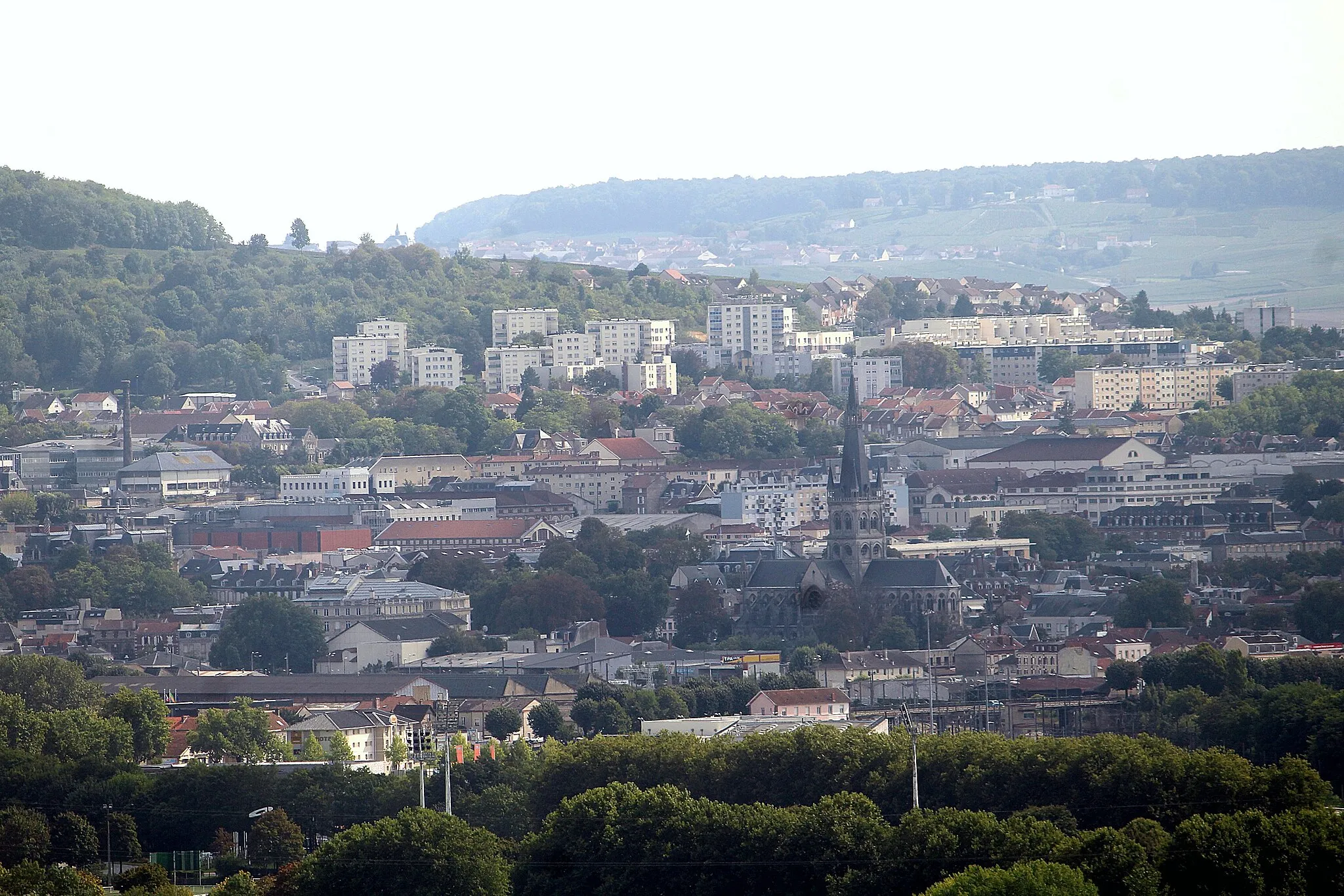 Photo showing: Hautvillers, view to the church Notre-Dame d'Épernay