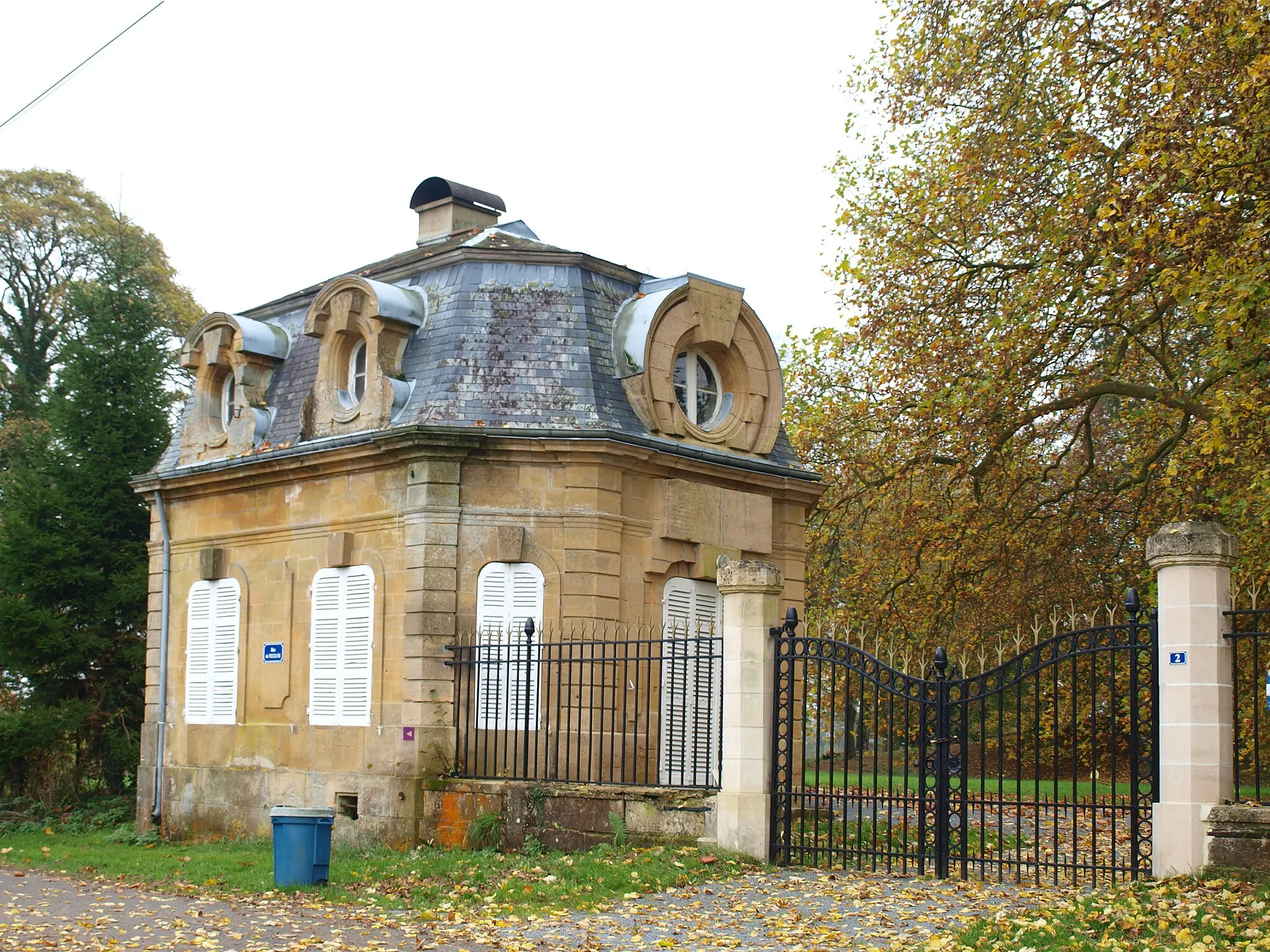 Photo showing: La Cassine (Vendresse, Ardennes, France) ; pavillon du château