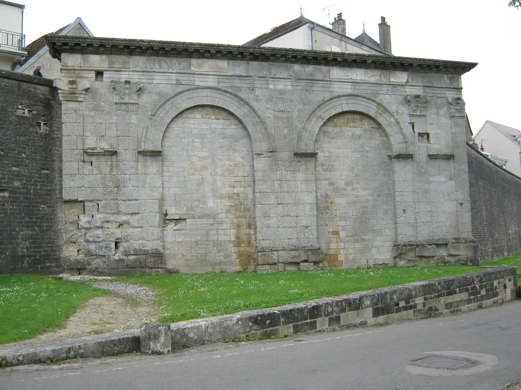 Photo showing: Langres Porte Gallo-Romaine