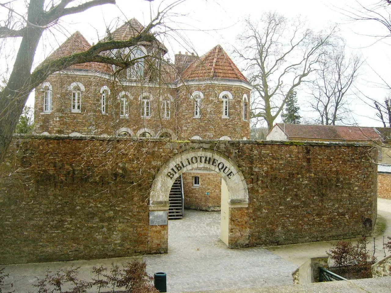 Photo showing: Photographie par So Leblanc de l'ancienne prison de Coulommiers aménagée en bibliothèque