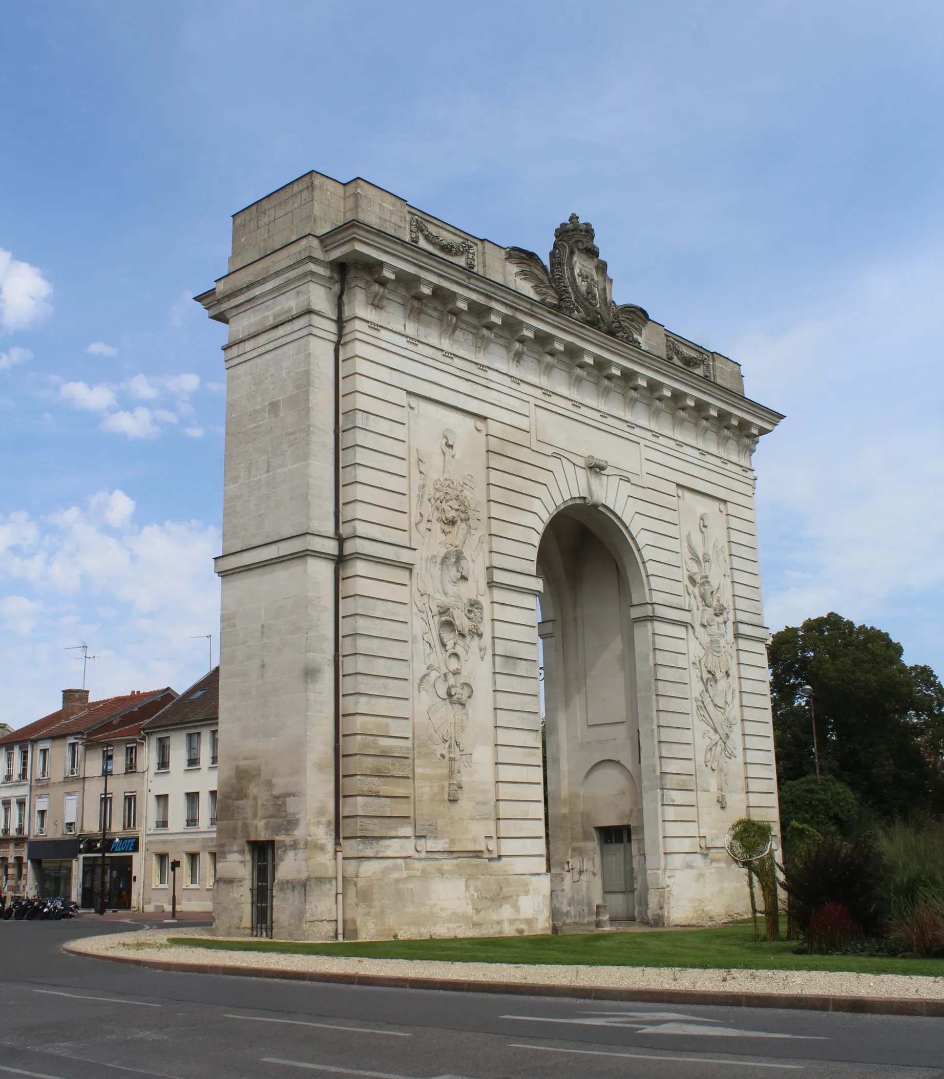 Photo showing: This building is classé au titre des monuments historiques de la France. It is indexed in the base Mérimée, a database of architectural heritage maintained by the French Ministry of Culture, under the reference PA00078651 .