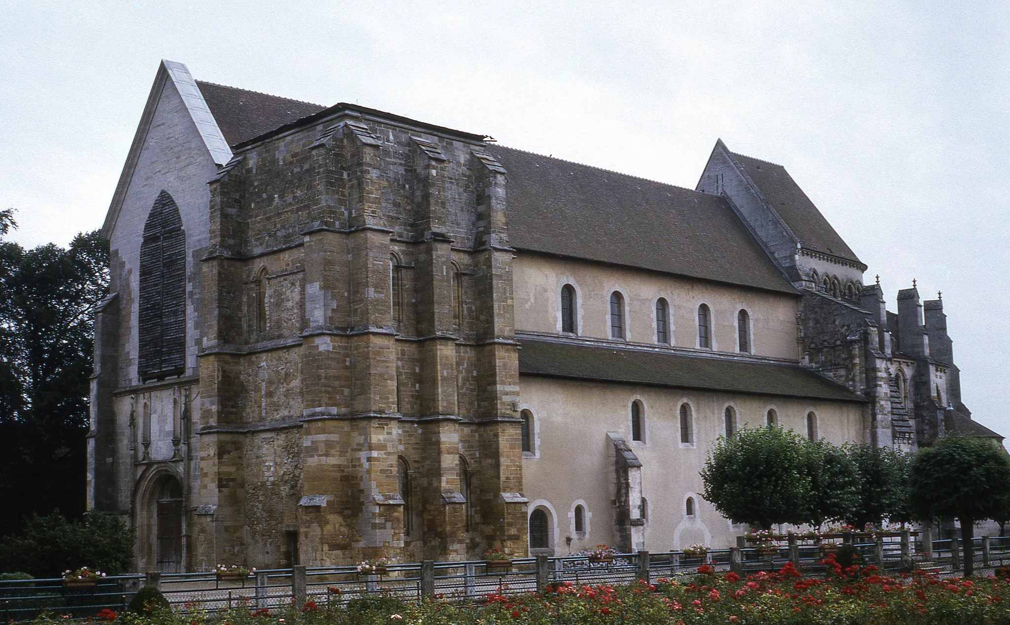 Photo showing: Montier-en-Der : abbatiale en 1972, avant la reconstruction du clocher.