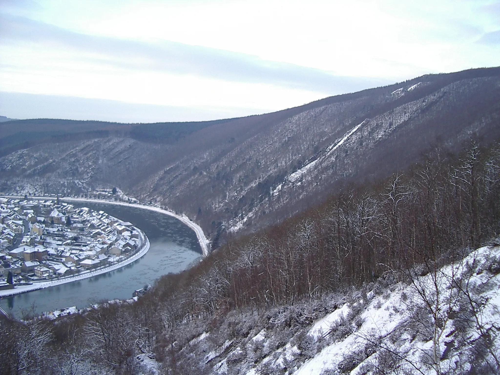 Photo showing: Monthermé 08800 Ardennes France Vue sous la neige