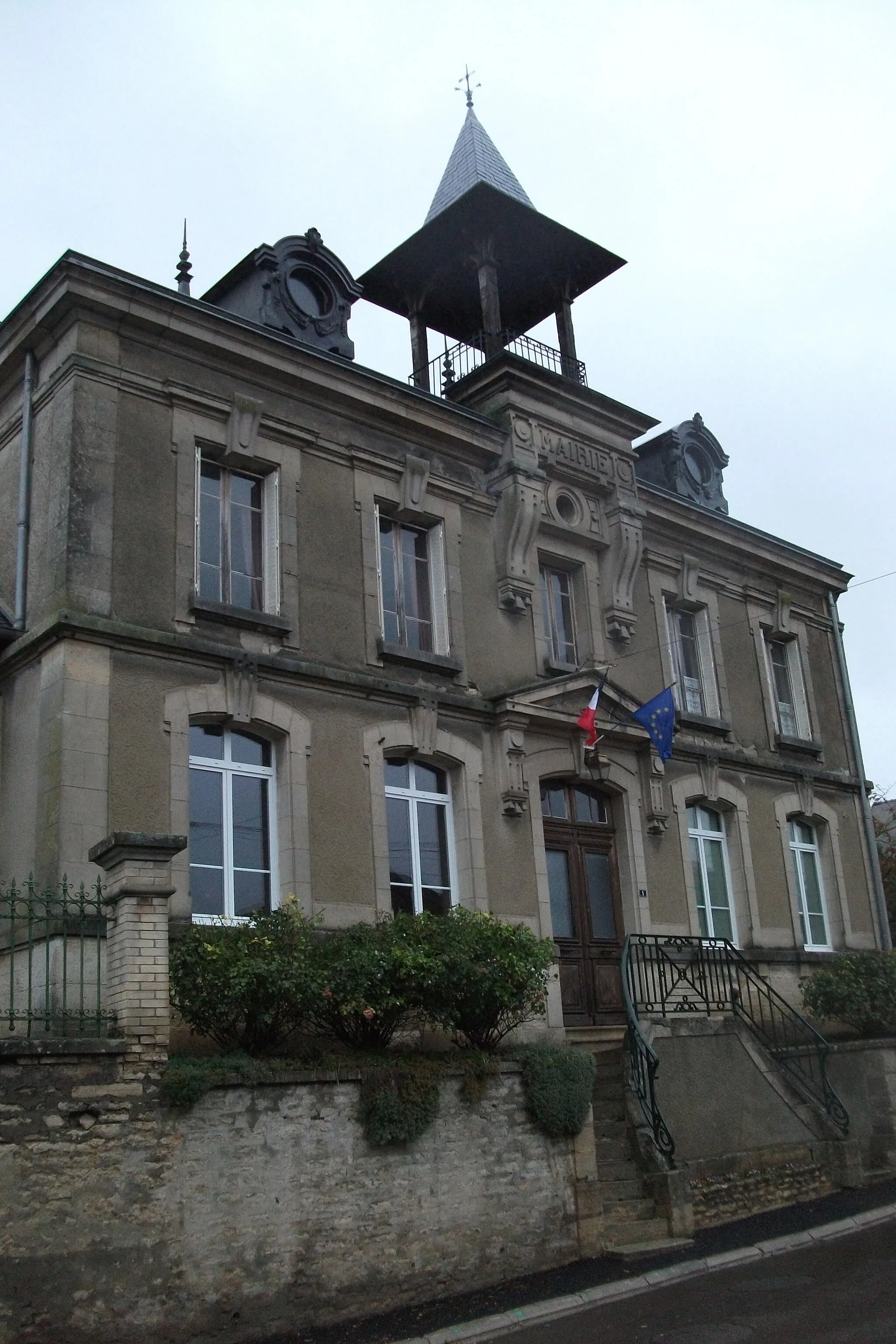 Photo showing: Crugny_la mairie.