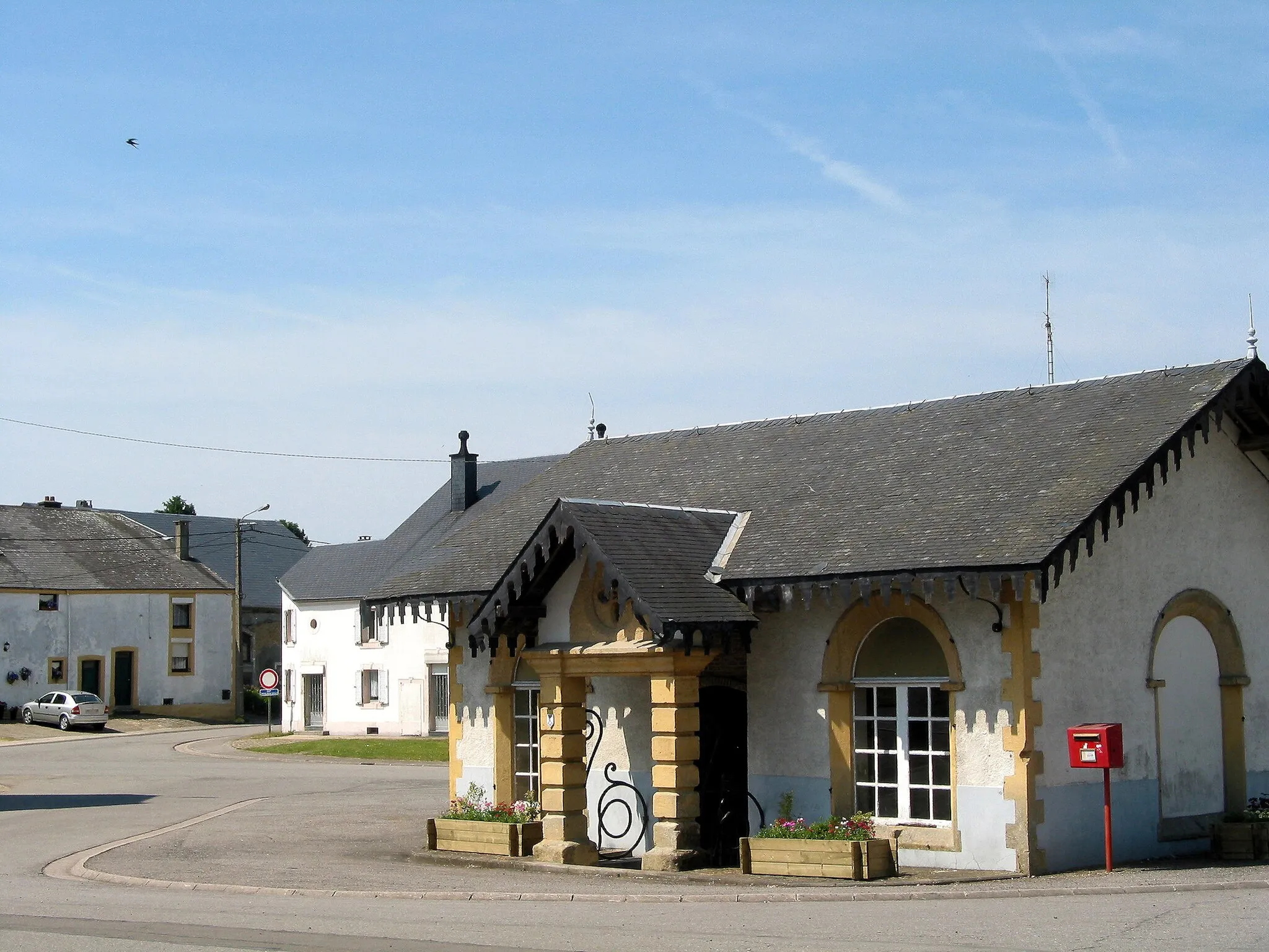 Photo showing: Bellefontaine (Gaume) (Belgium), the old public wash-house.