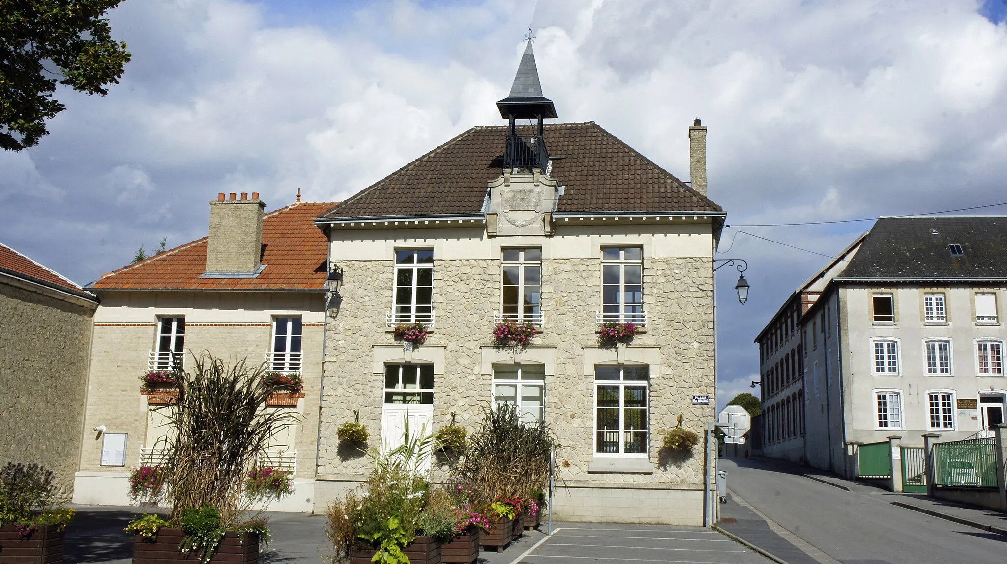 Photo showing: Vue de la Mairie de Thillois.
