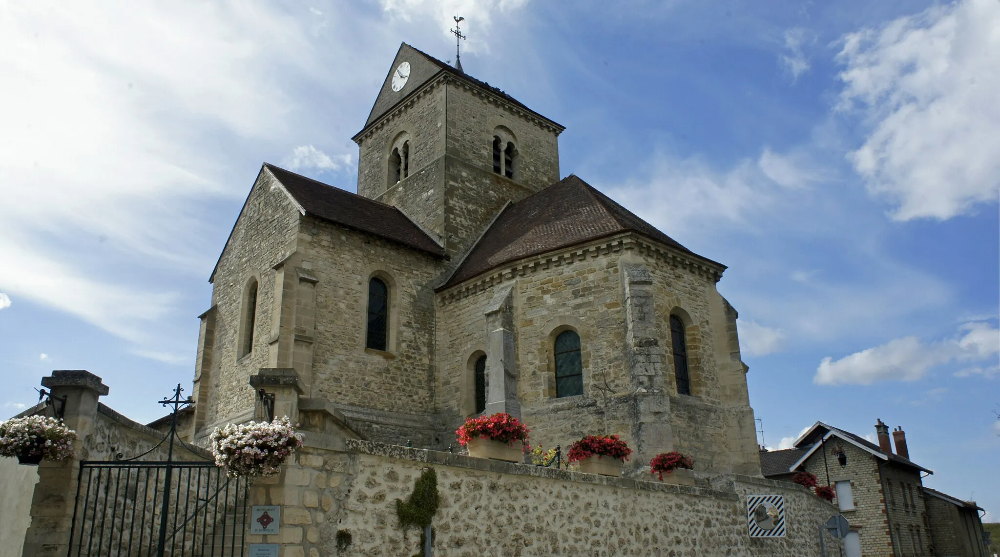 Photo showing: Vue de l'église St-Loup de Thillois.