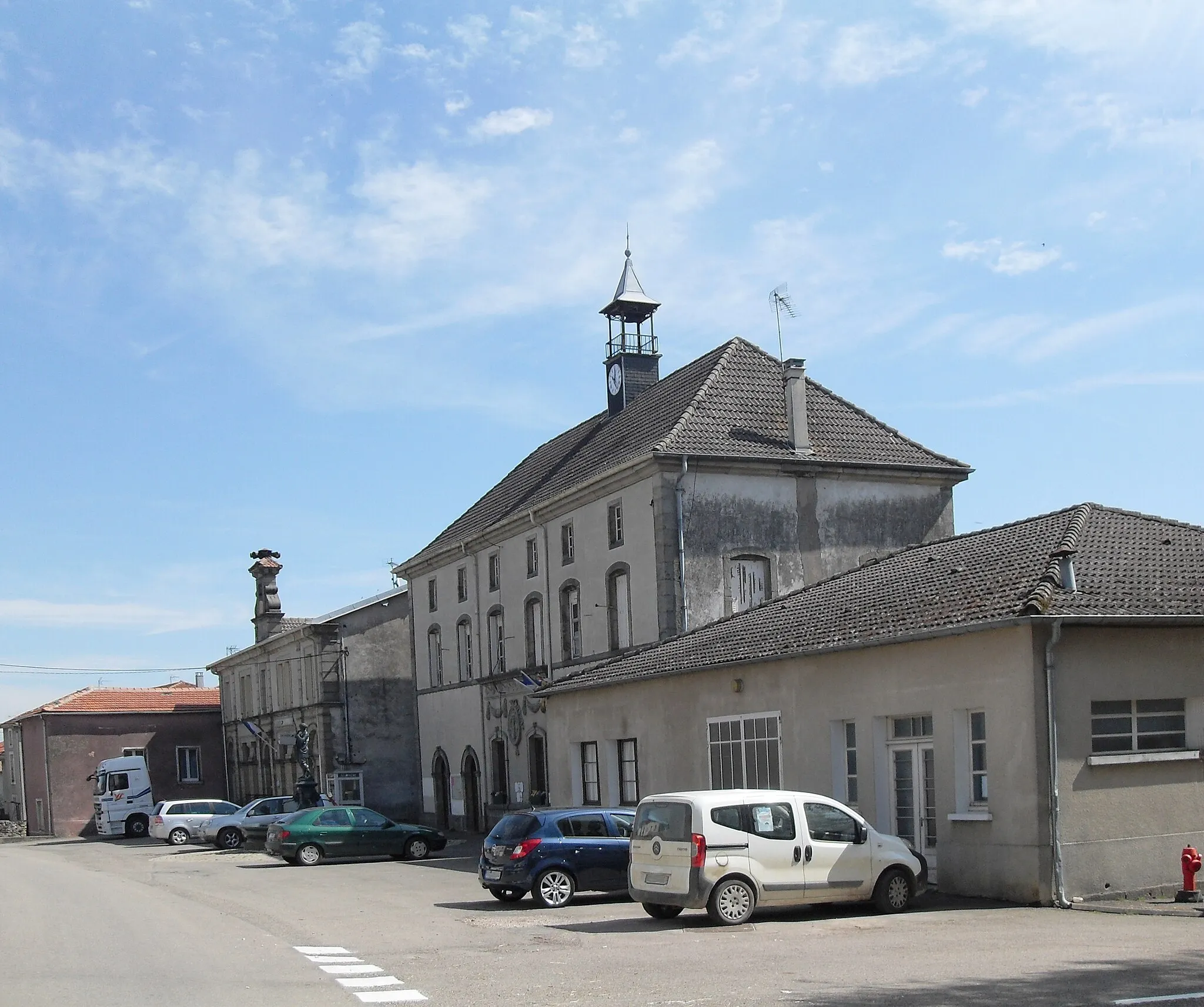 Photo showing: La mairie de Saint-Ouen-lès-Parey