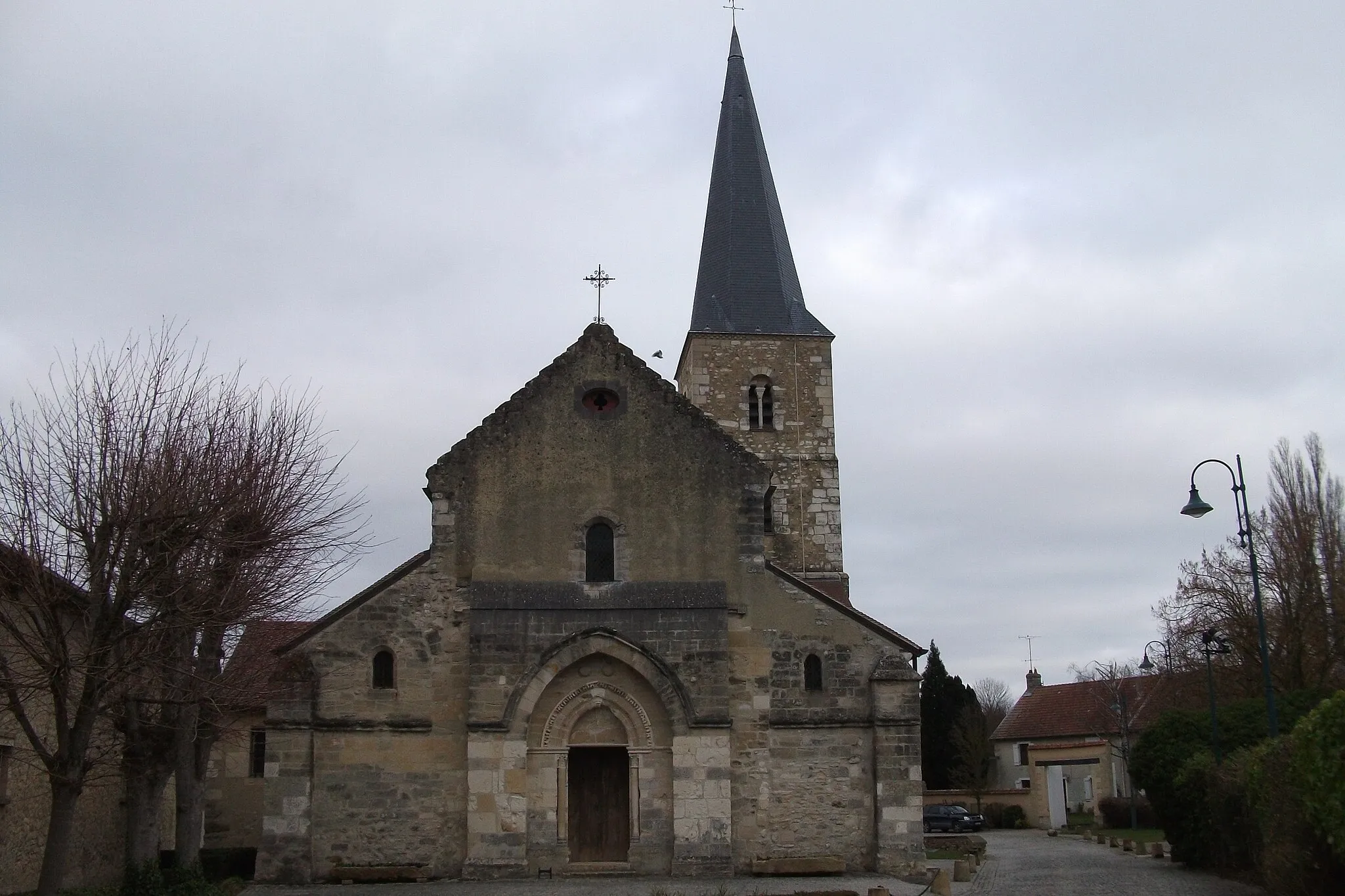 Photo showing: l'église_de Bezannes, vue du portail ouest.