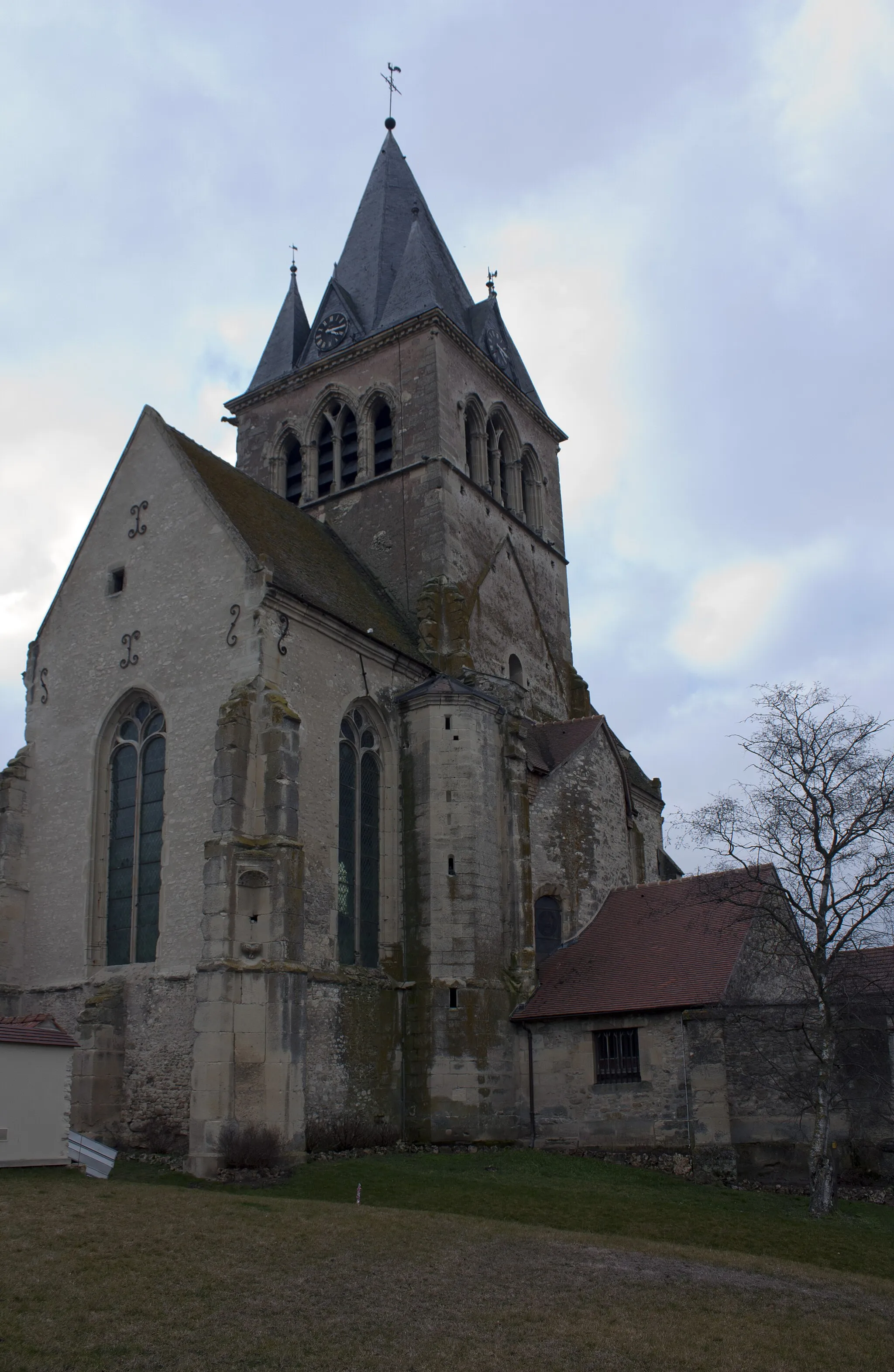 Photo showing: Ville-Dommange city, the church down.