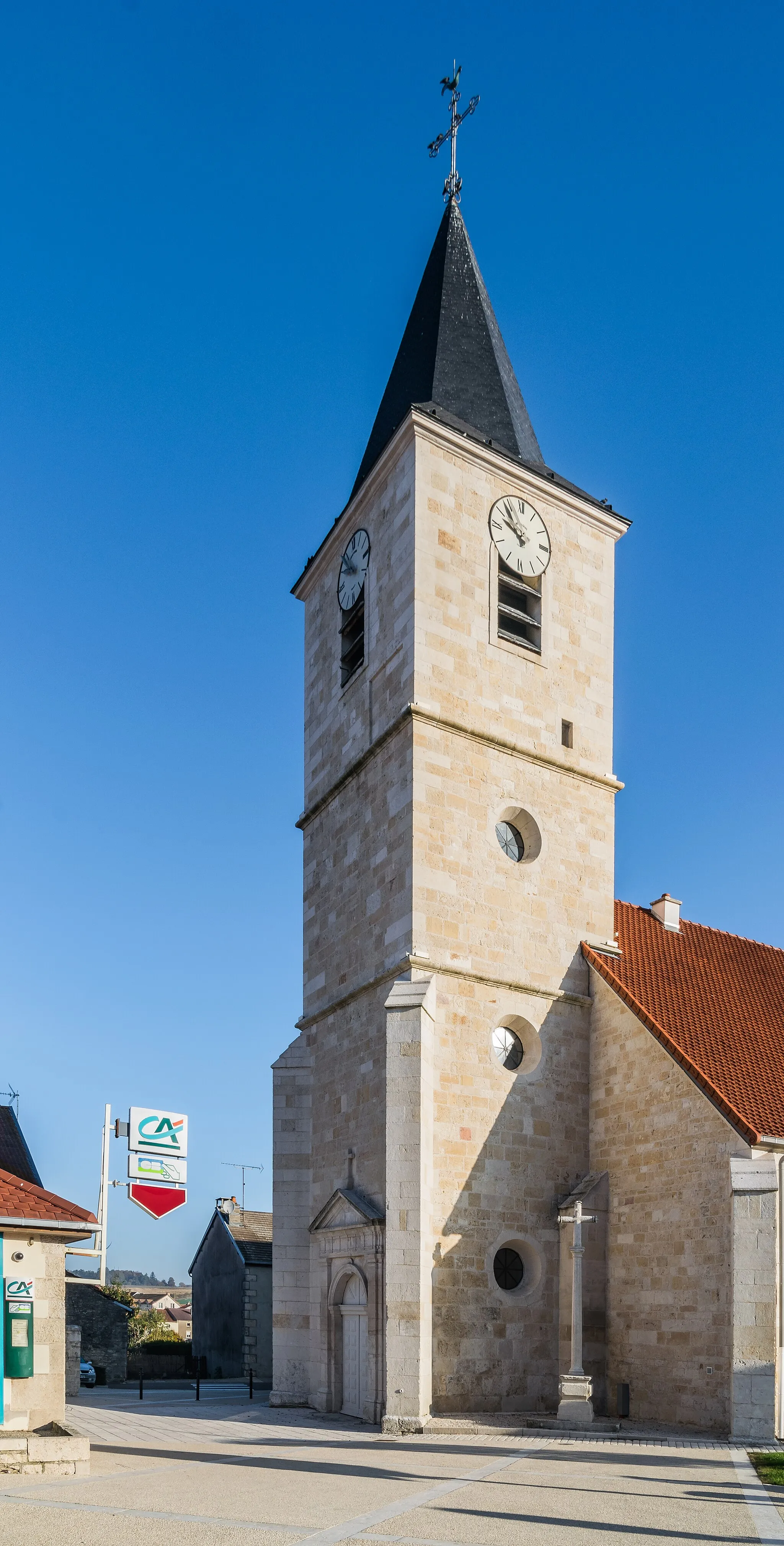Photo showing: Bell tower of the Saints Peter and Paul church of Biesles, Haute-Marne, France