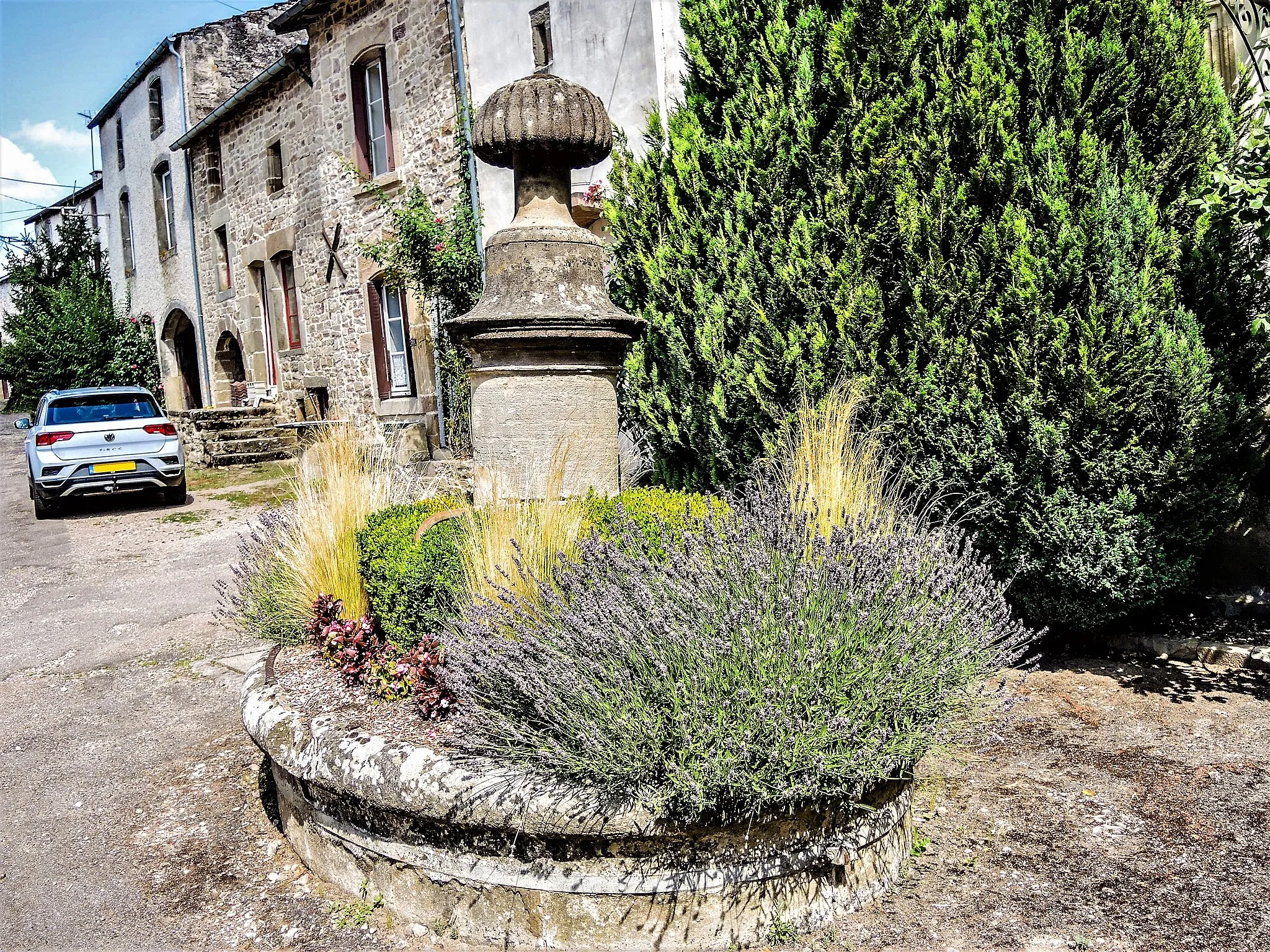 Photo showing: Ancienne fontaine