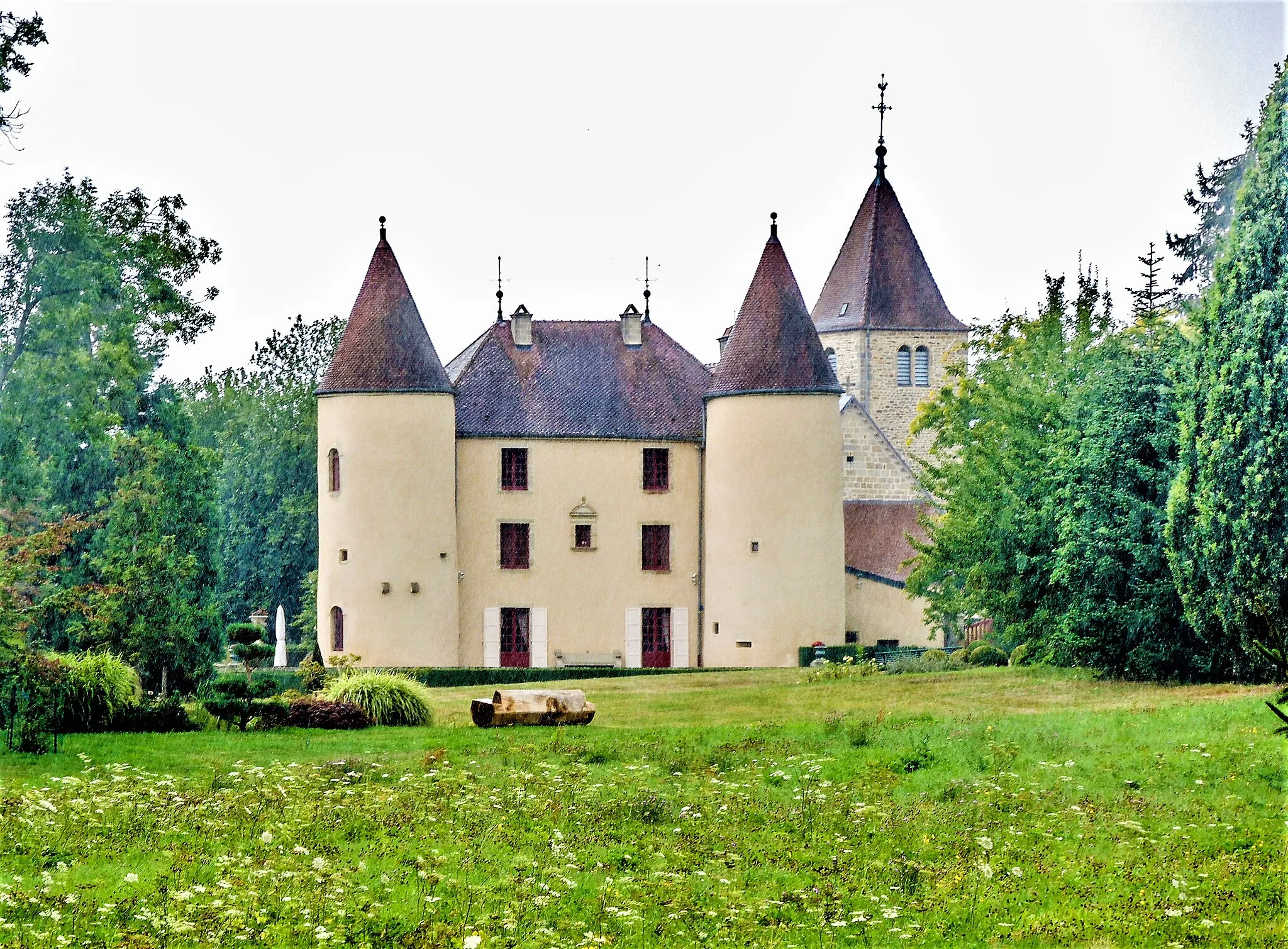 Photo showing: Château d'Ouge