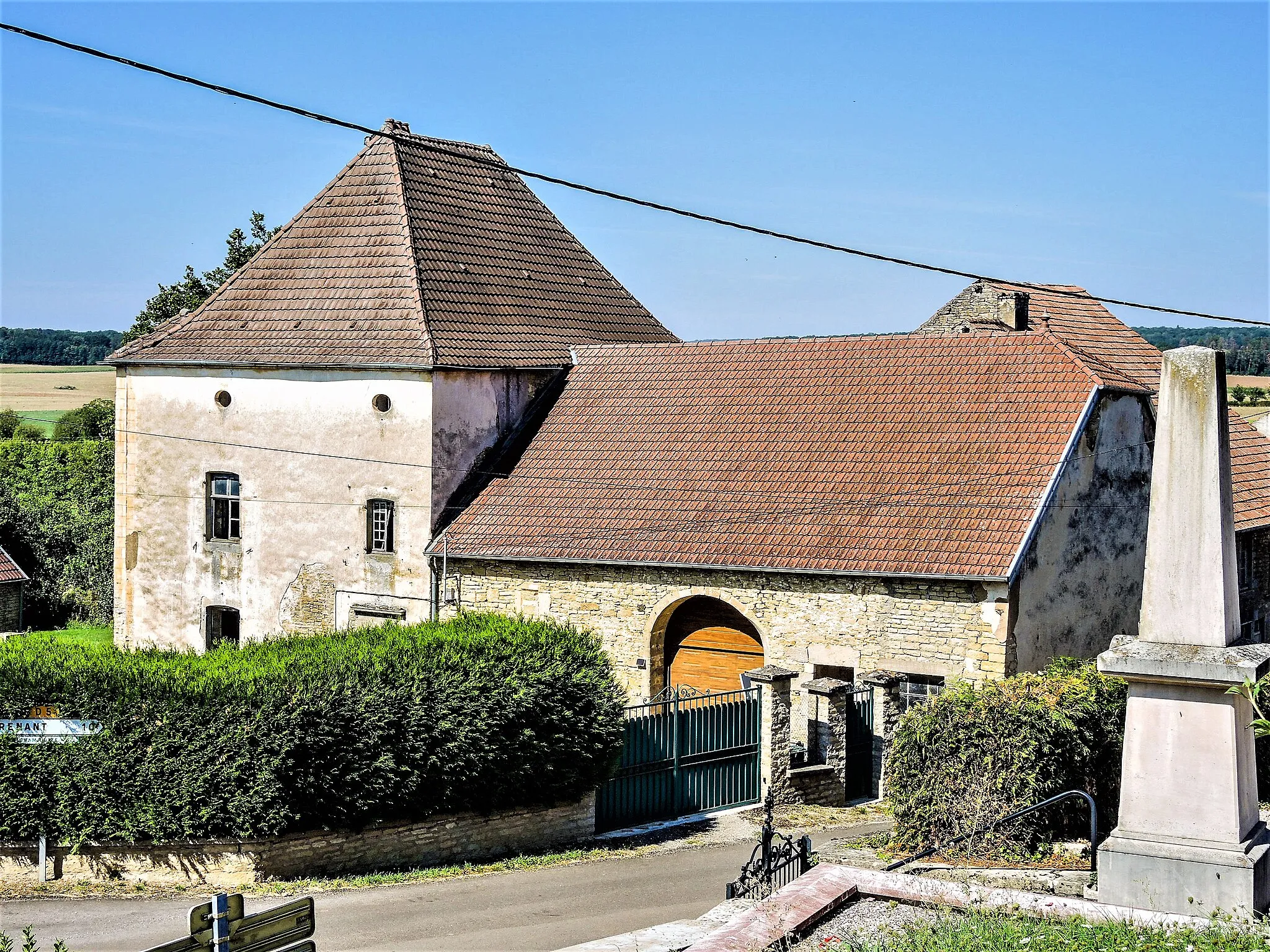 Photo showing: Maison importante ressemblant à un petit château