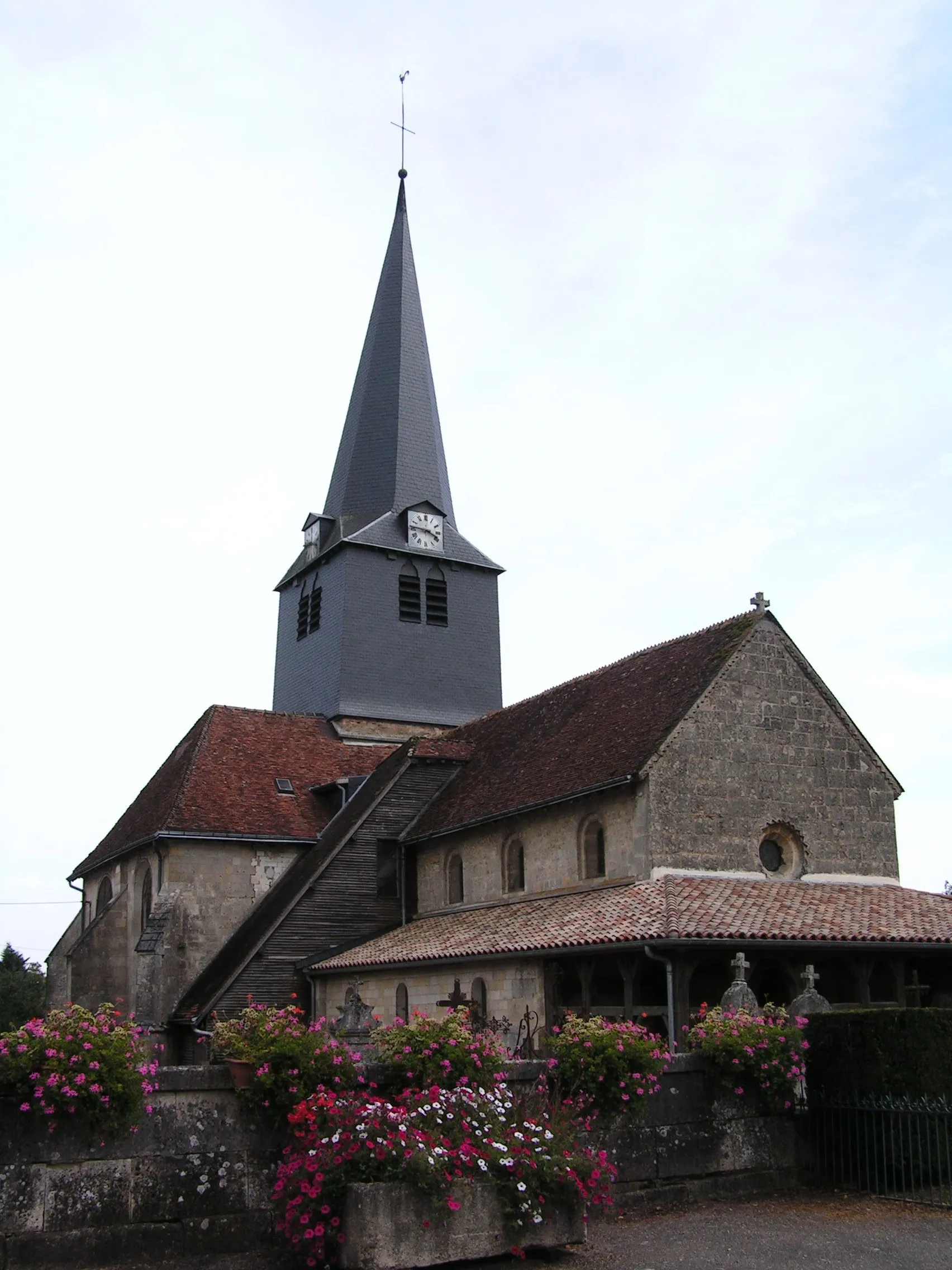 Photo showing: This building is indexed in the base Mérimée, a database of architectural heritage maintained by the French Ministry of Culture, under the reference PA00078730 .