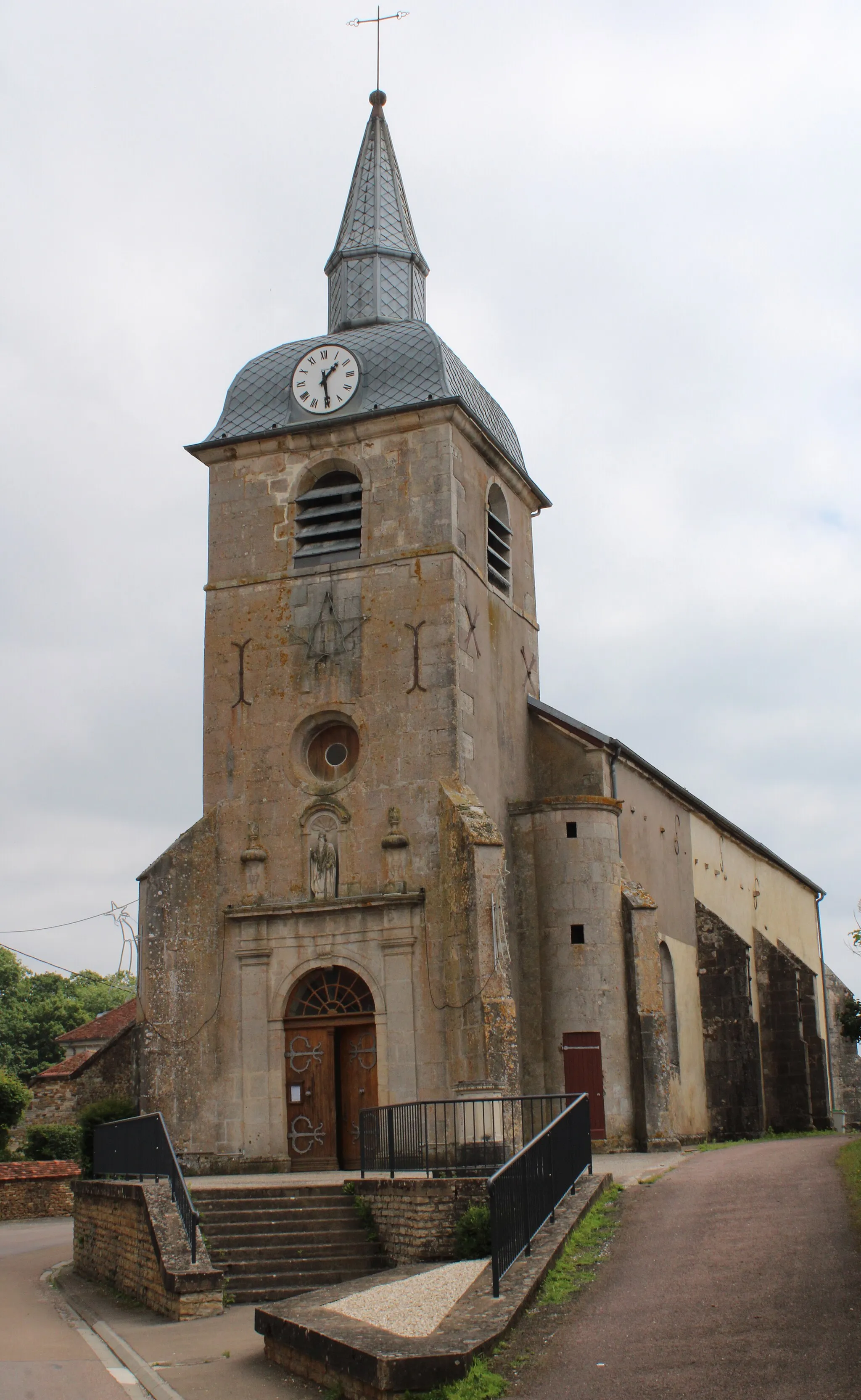 Photo showing: Vue de l'église St-Denis