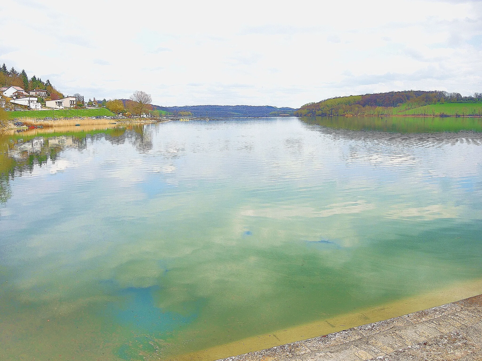 Photo showing: Lac de la Liez, vu de la digue du barrage.